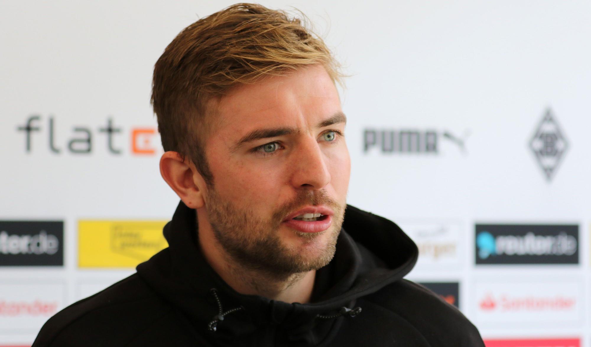 Christoph Kramer von Fußball-Bundesligist Borussia Mönchengladbach. Hier zu sehen am 5. Juli 2022 während des Trainingslagers am Tegernsee. Kramer schaut in die Runde der Medienvertreter.
