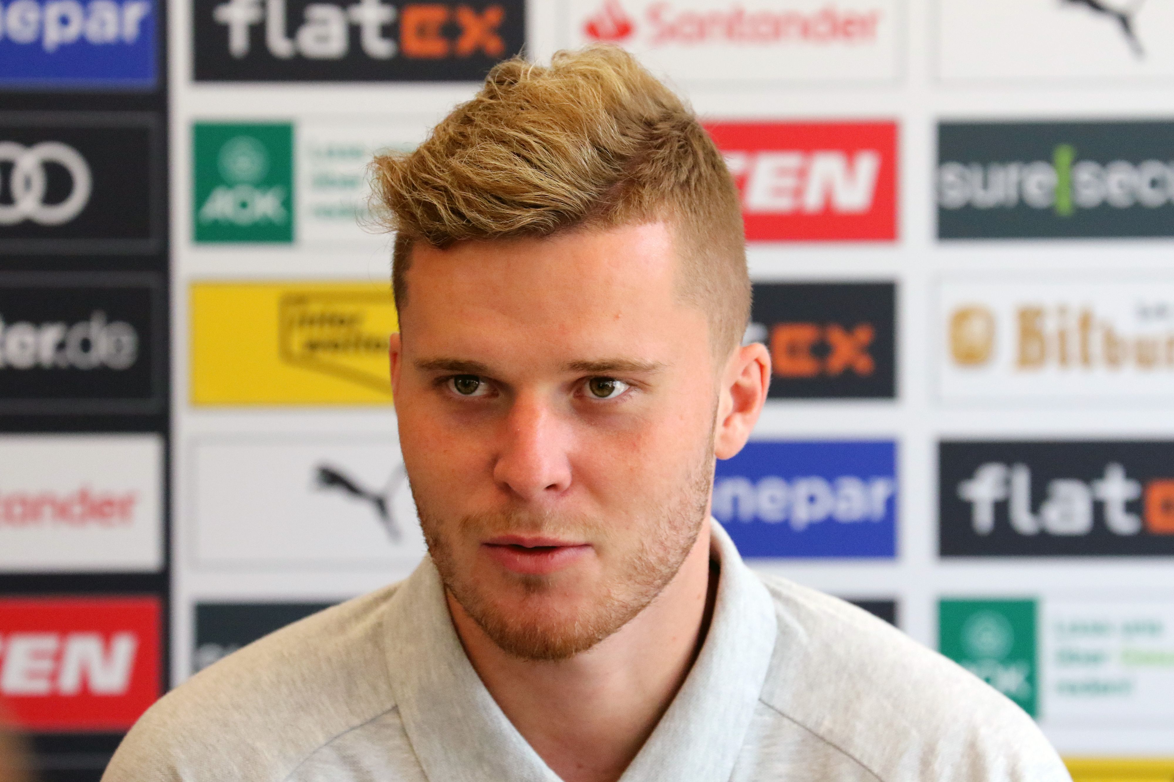 Nico Elvedi von Borussia Mönchengladbach am 7. Juli 2022 in einer Presserunde im Rahmen des Sommer-Trainingslagers in Rottach-Egern am Tegernsee.