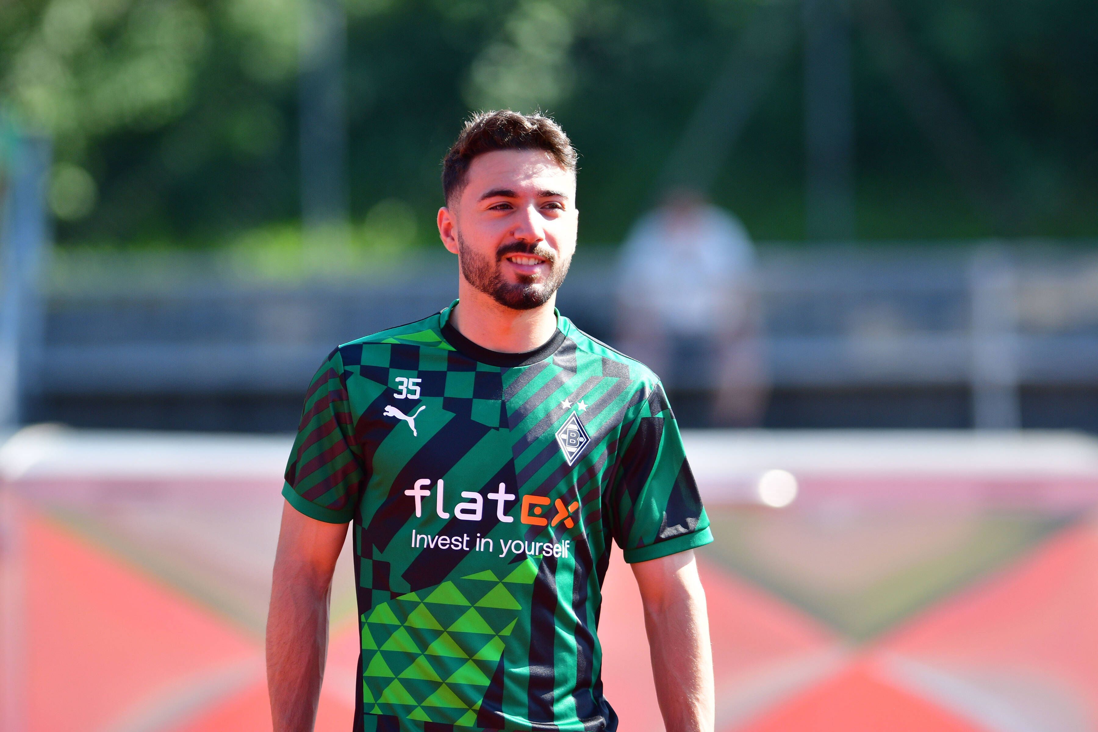 Jacob Italiano, Spieler bei Borussia Mönchengladbach, ist zum zweiten Mal im Trainingslager am Tegernsee in Rottach-Egern dabei. Das Foto zeigt ihn am 5. Juli 2022 am Trainingsplatz am Sportplatz Birkenmoos.