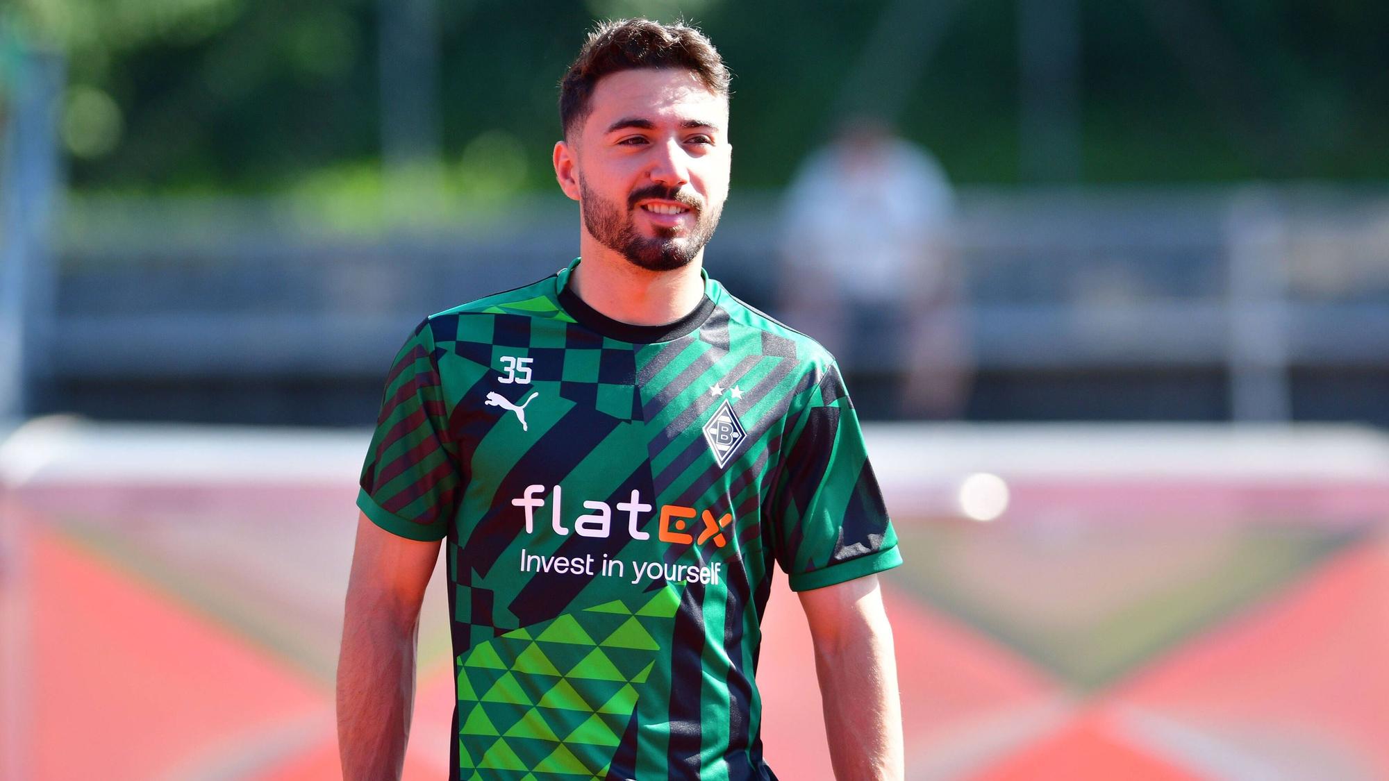 Jacob Italiano, Spieler bei Borussia Mönchengladbach, ist zum zweiten Mal im Trainingslager am Tegernsee in Rottach-Egern dabei. Das Foto zeigt ihn am 5. Juli 2022 am Trainingsplatz am Sportplatz Birkenmoos.