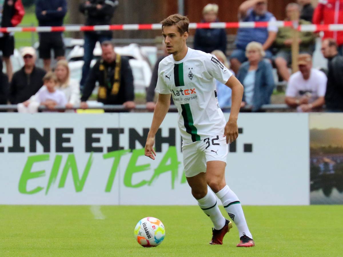 Florian Neuhaus von Borussia Mönchengladbach am 10. Juli 2022 beim Testspiel gegen die TSV 1860 München in Rottach-Egern am Tegernsee.