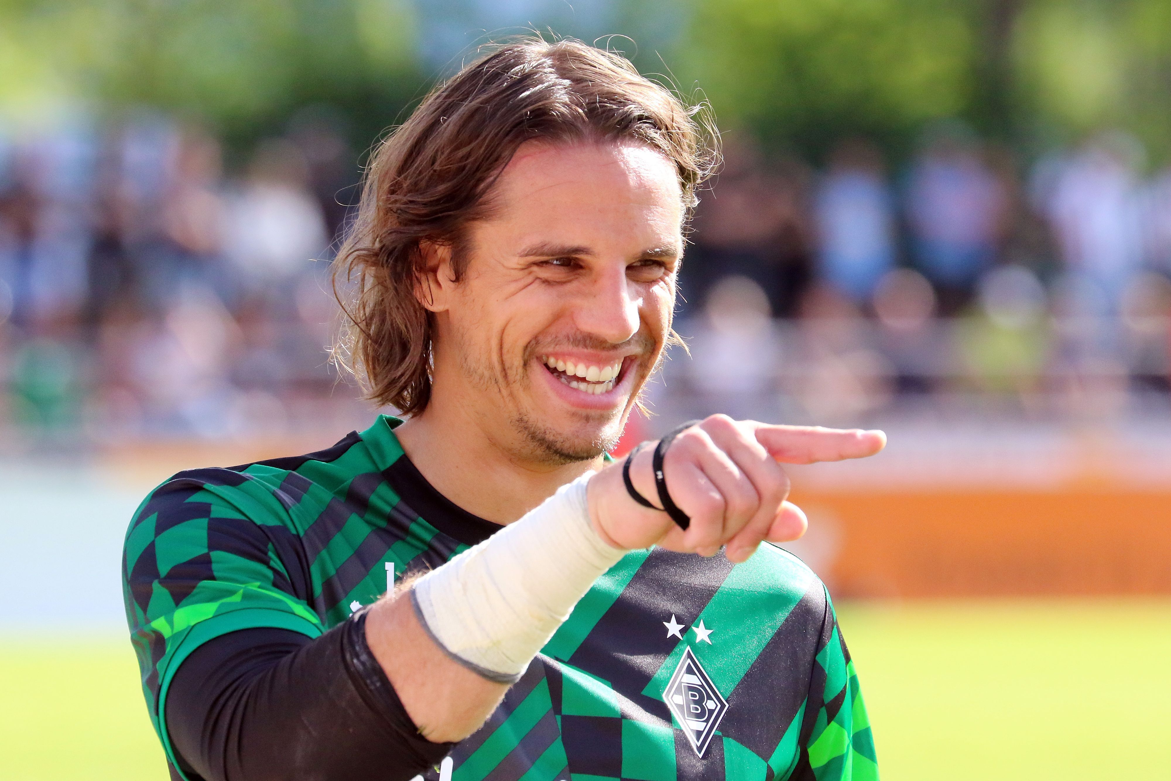 Yann Sommer von Borussia Mönchengladbach ist derzeit immer wieder Thema von Transferspekulationen. Auf dem Foto ist der Schweizer am 9. Juli 2022 im Trainingslager in  Rottach-Egern zu sehen.)