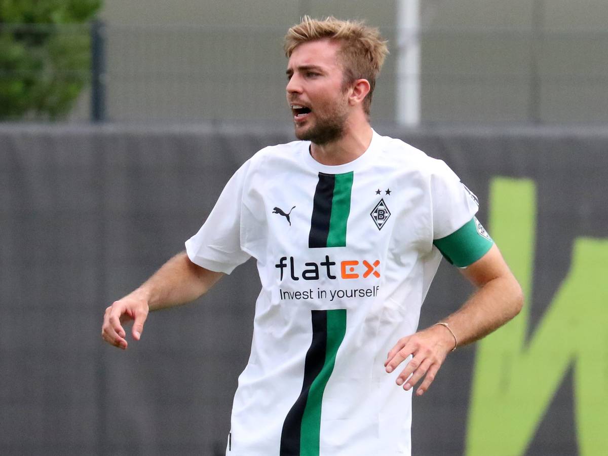 Christoph Kramer als Kapitän beim Vorbereitungsspiel am 13. Juli 2022 zwischen Borussia Mönchengladbach und Viktoria Köln.