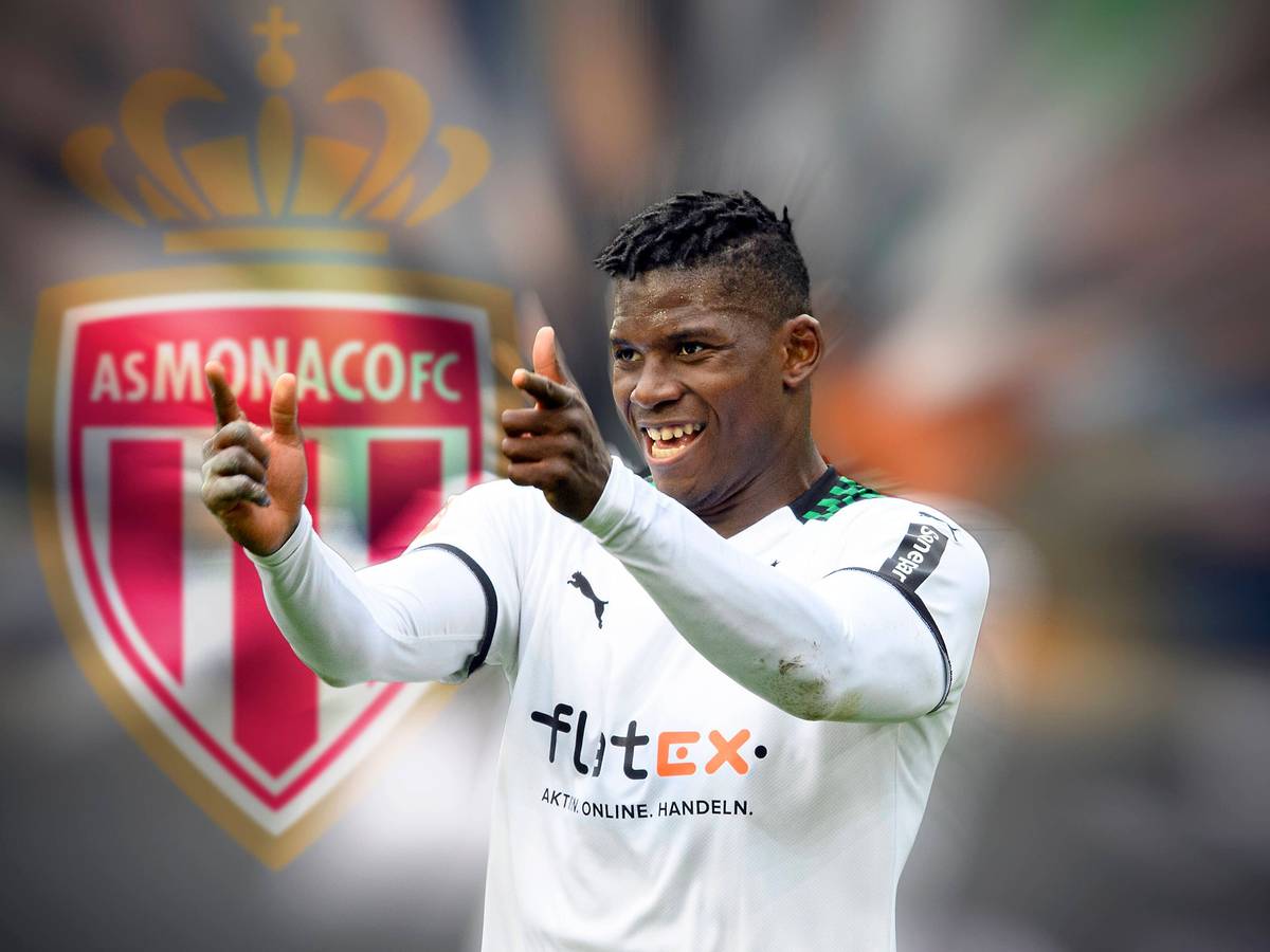 Breel Embolo von Borussia Mönchengladbach wechselt zur AS Monaco. Das Foto zeigt den Stürmer vor dem Logo der Monegassen in einer Fotomontage.