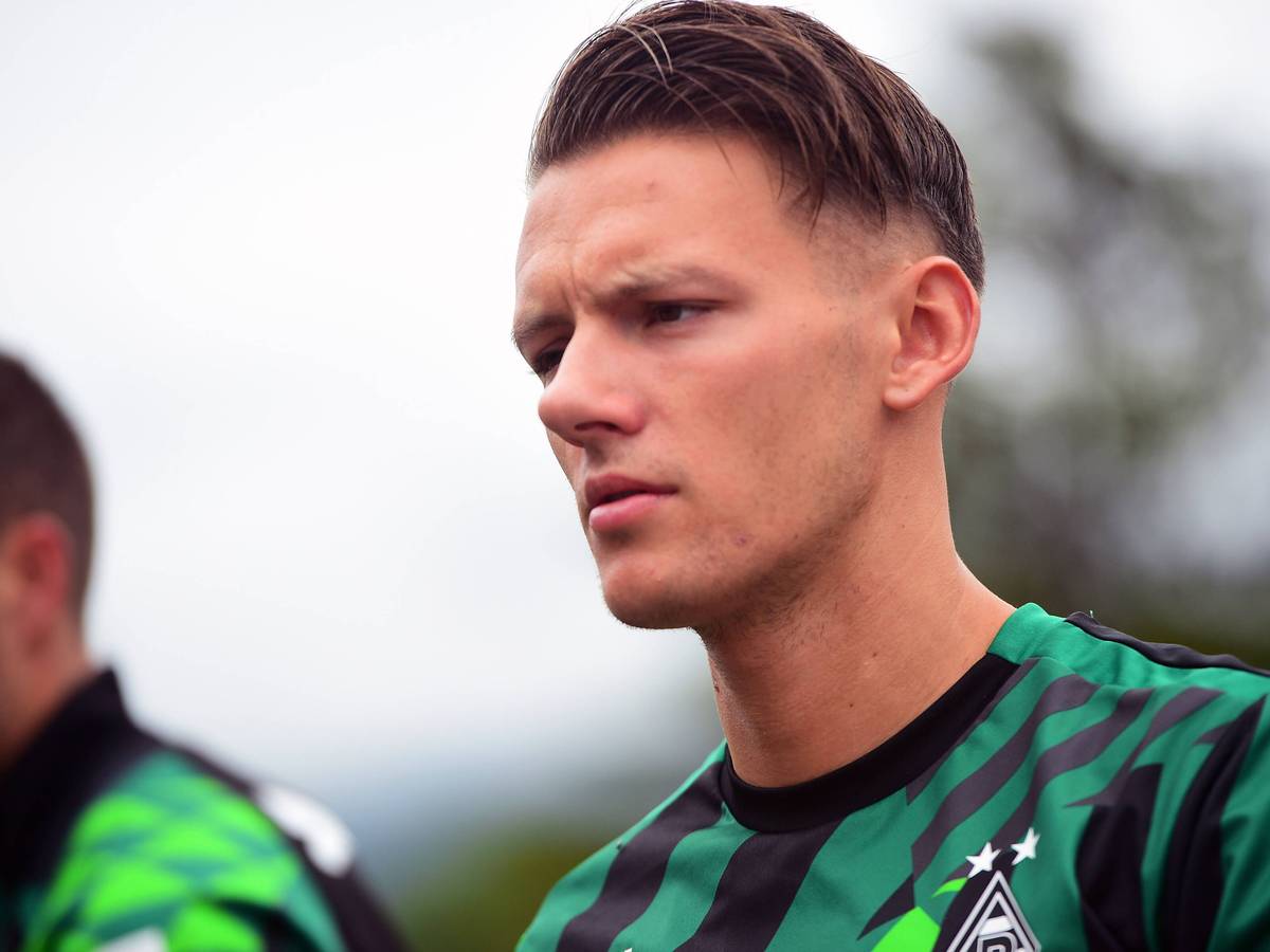 Hannes Wolf von Borussia Mönchengladbach, am 5. Juli 2022 im Trainingslager am Tegernsee in Rottach-Egern fokussiert schauend