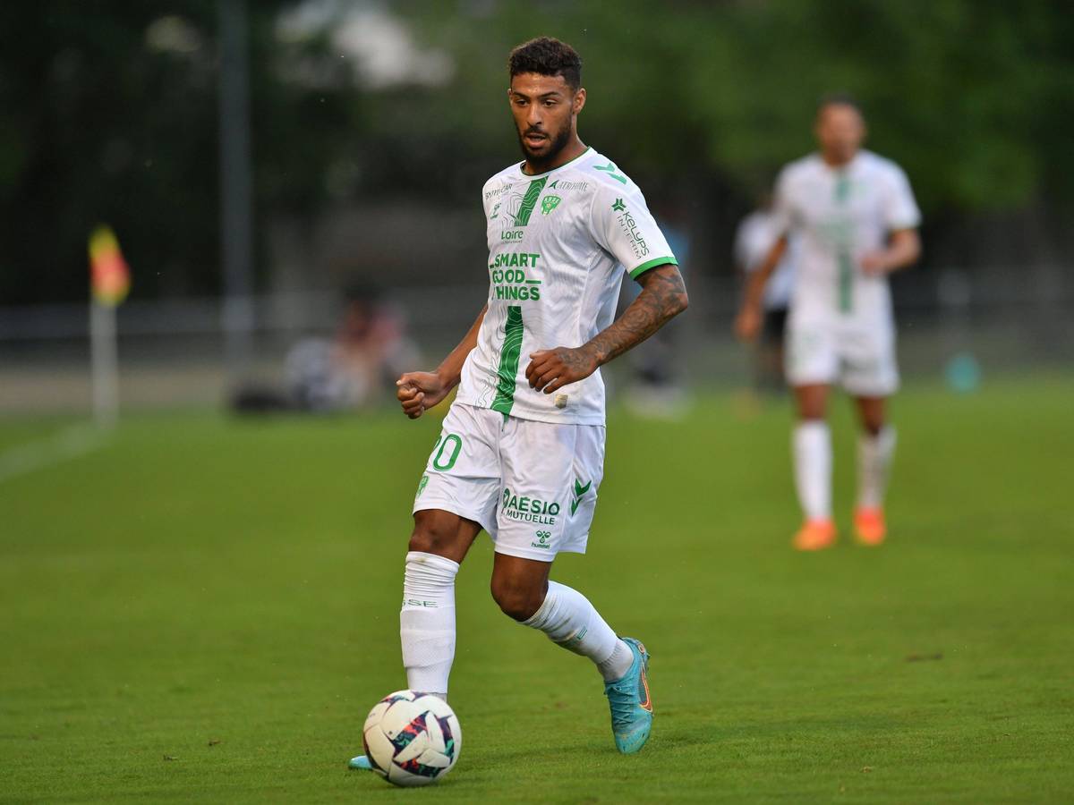 Denis Bouanga von Saint-Etienne bei einem Freundschaftsspiel gegen Girondins Bordeaux am 20. Juli 2022.