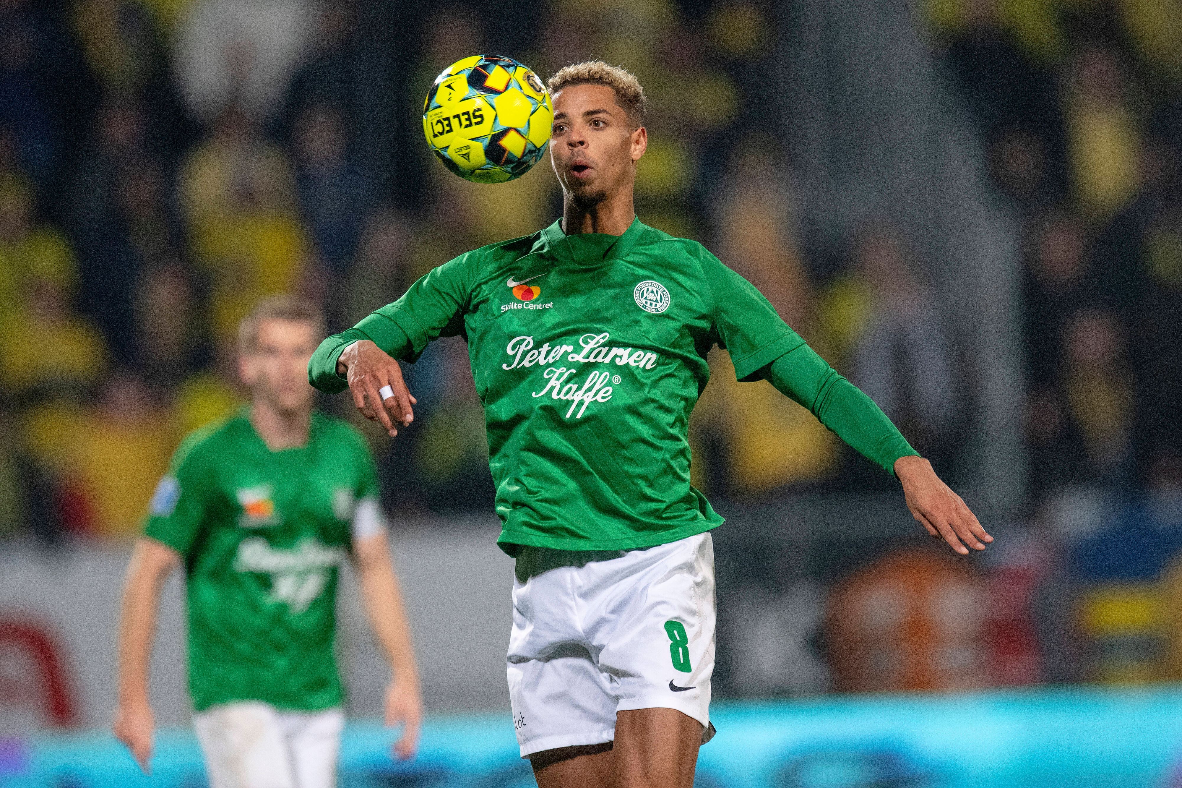 Justin Lonwijk von Viborg FF soll auf der Wunschliste von Borussia Mönchengladbach stehen. Das Foto zeigt ihn am 31. Oktober 2021 beim Match gegen Broendby IF.