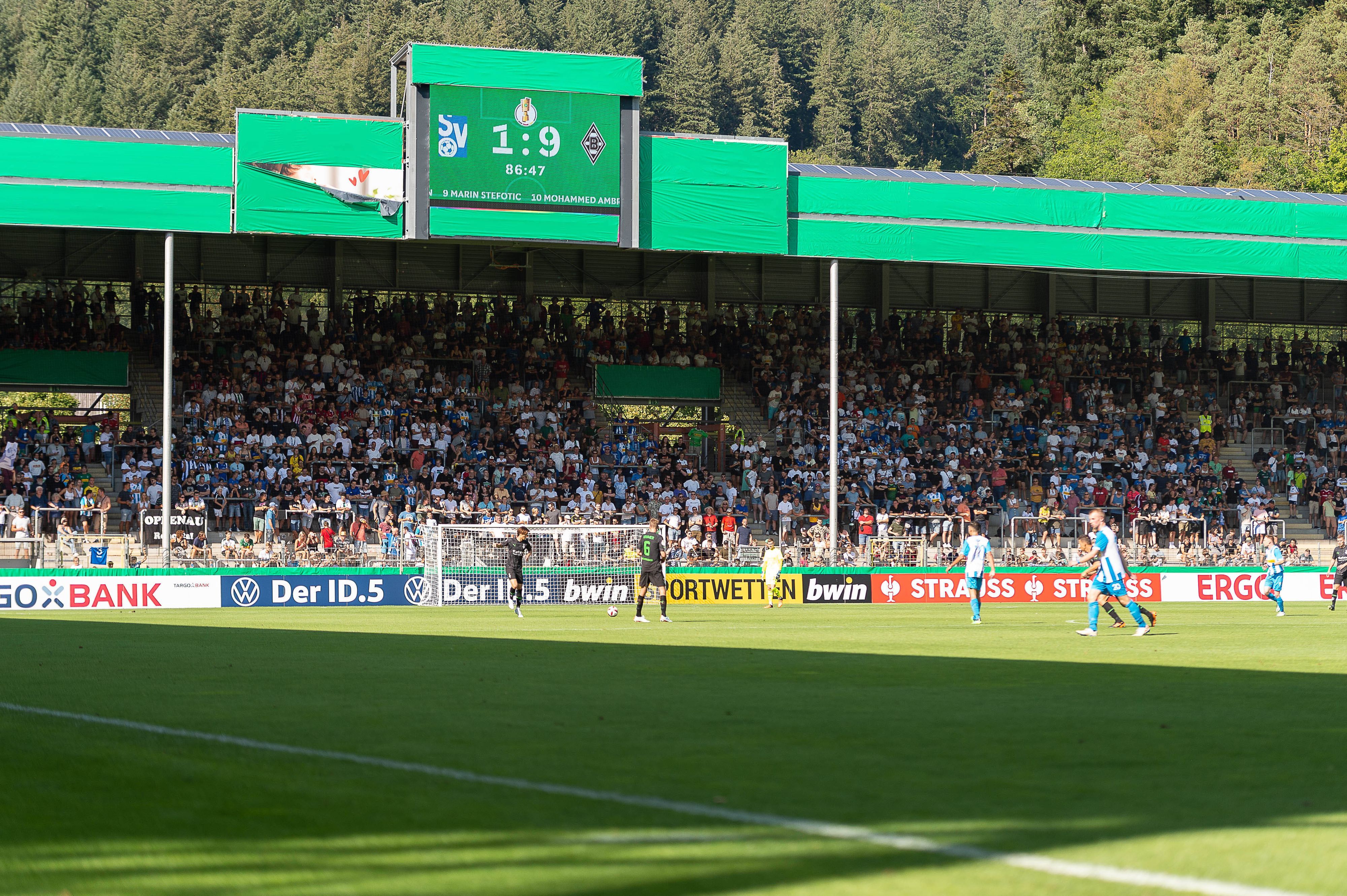Borussia Mönchengladbach besiegte am Sonntag (31. Juli 2022) den Oberligisten SV Oberachern 9:1 in der ersten Runde des DFB-Pokals.