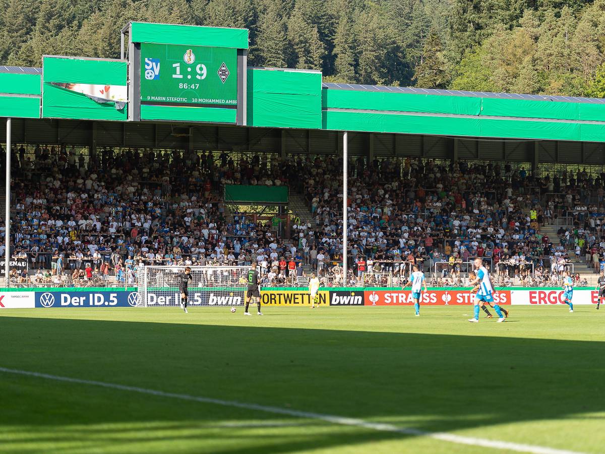 Borussia Mönchengladbach besiegte am Sonntag (31. Juli 2022) den Oberligisten SV Oberachern 9:1 in der ersten Runde des DFB-Pokals.
