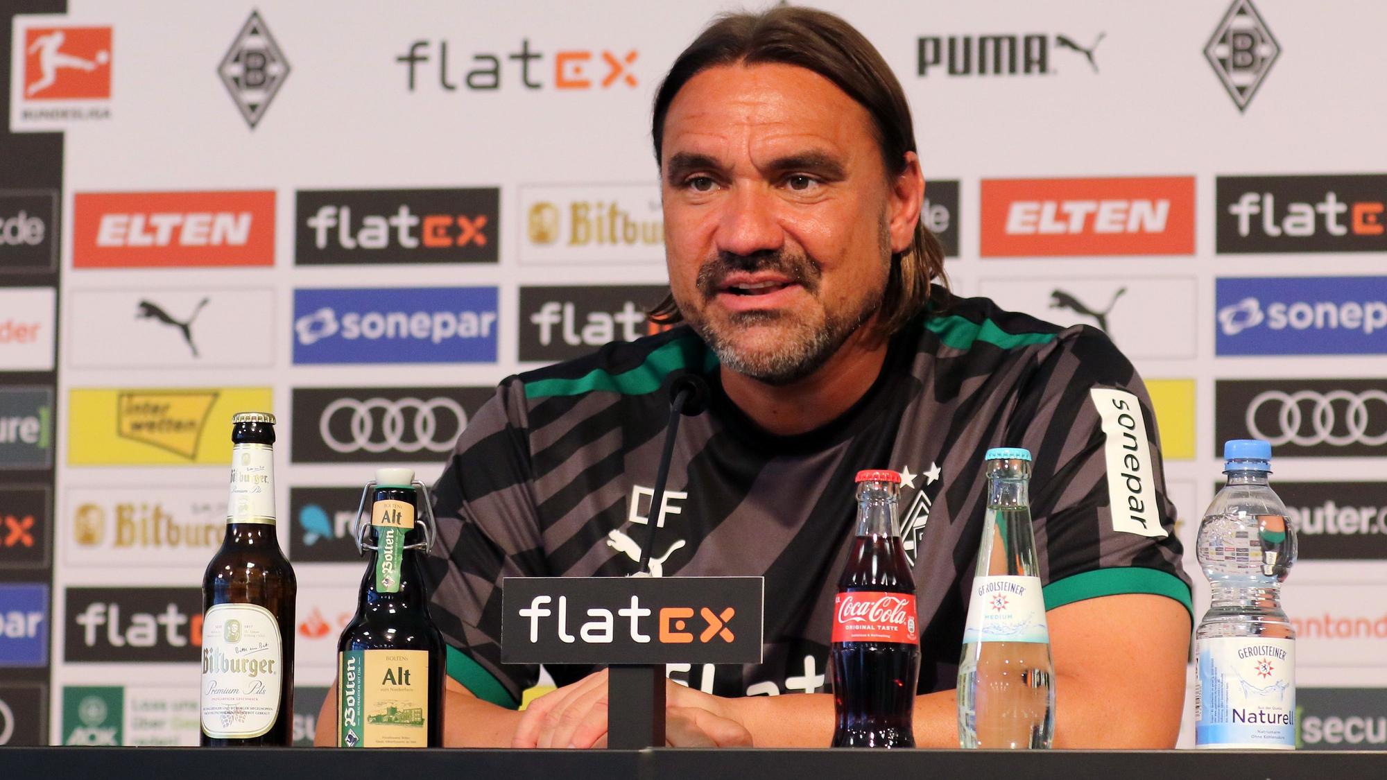 Daniel Farke, Trainer von Borussia Mönchengladbach am Donnerstag (11. August 2022) auf der Pressekonferenz vor dem Bundesliga-Duell auf Schalke.