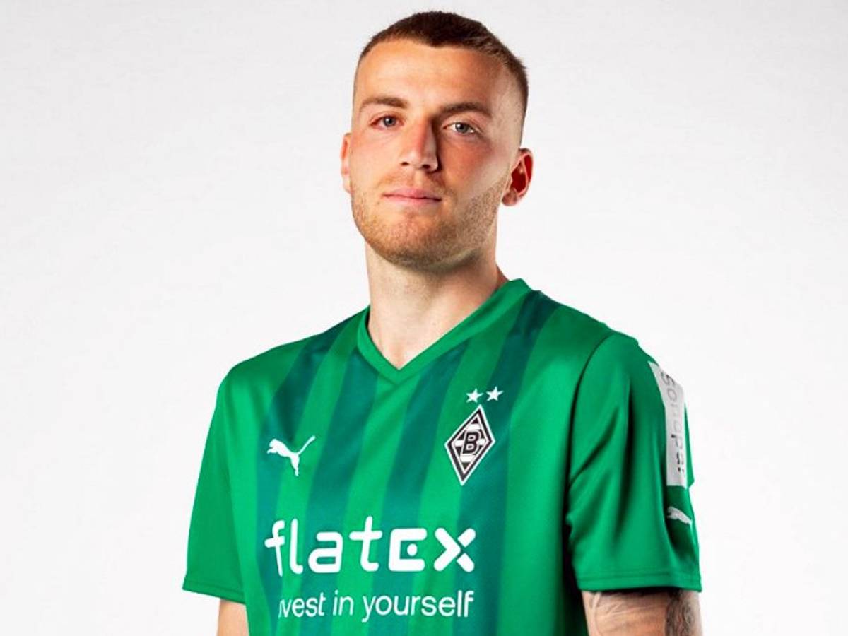 Fußball-Bundesligist Borussia Mönchengladbach hat am Samstag (13. August 2022) das neue Auswärtstrikot für die Saison 2022/2023 vorgestellt. Auf diesem Bild trägt Jordan Beyer das neue Jersey.