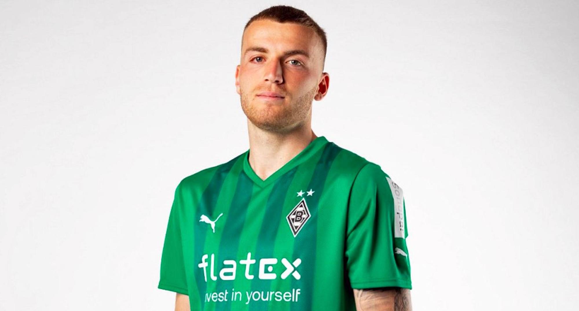 Fußball-Bundesligist Borussia Mönchengladbach hat am Samstag (13. August 2022) das neue Auswärtstrikot für die Saison 2022/2023 vorgestellt. Auf diesem Bild trägt Jordan Beyer das neue Jersey.