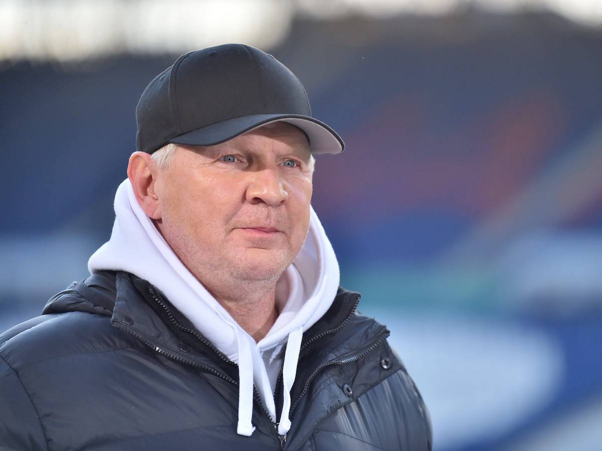 Stefan Effenberg, Ex-Spieler von Borussia Mönchengladbach hier beim DFB-Pokalspiel zwischen Hannover 96 und RB Leipzig am 2. März 2022, hat sich im „Sport1-Doppelpass“ zum Handspiel von Patrick Herrmann im Spiel bei Schalke 04 geäußert.
