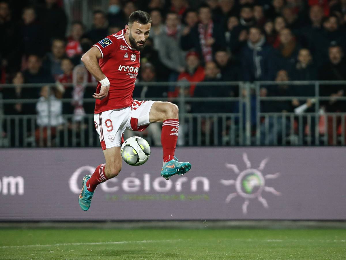 Franck Honorat von Stade Brest, hier bei einem Match gegen Olympique Lyon am 20. April 2022, soll das Interesse von Borussia Mönchengladbach geweckt haben.