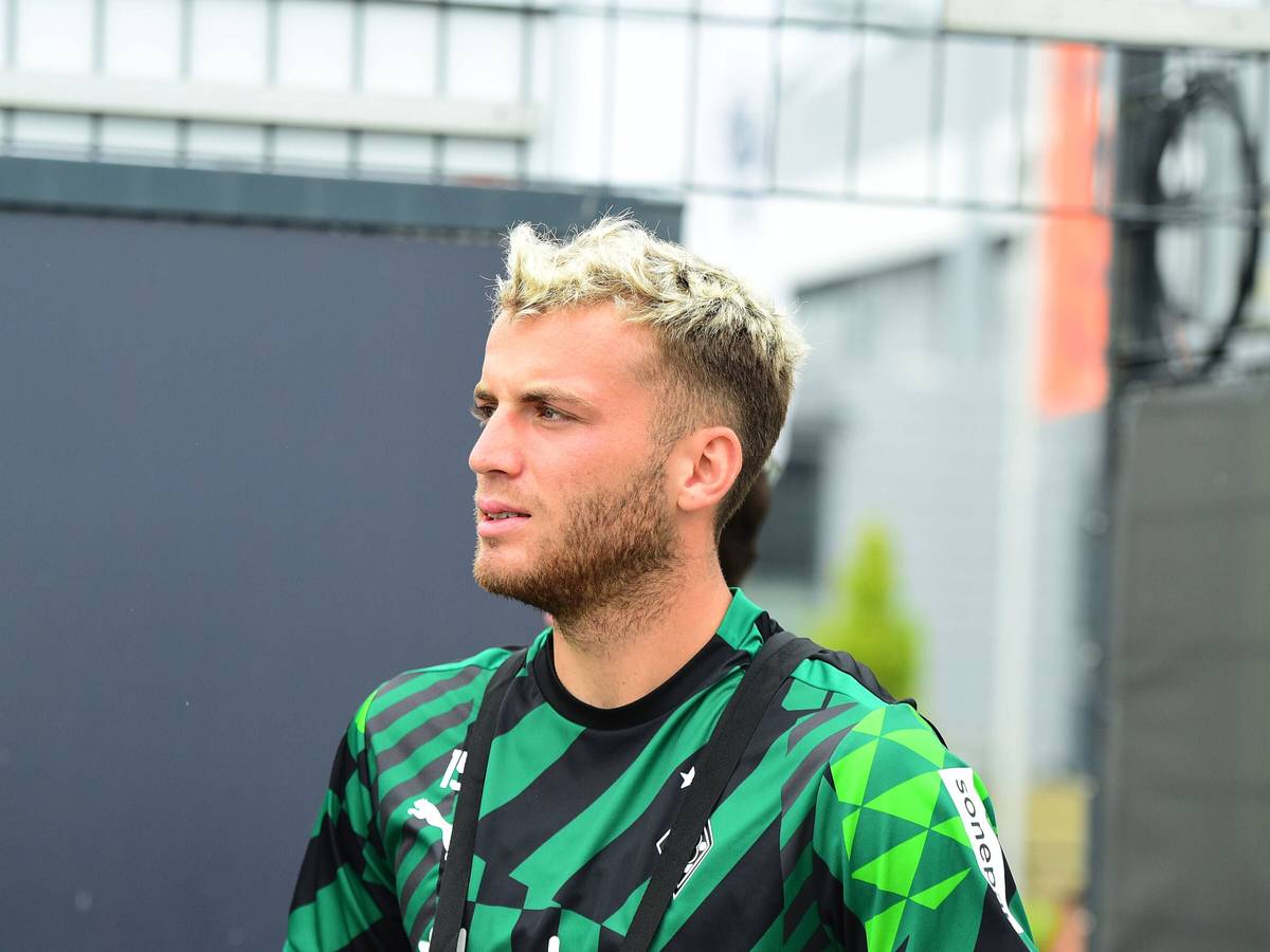 Jordan Beyer am 17. August 2022 beim Training von von Borussia Mönchengladbach. Der 22-Jährige soll vor einem Wechsel stehen.