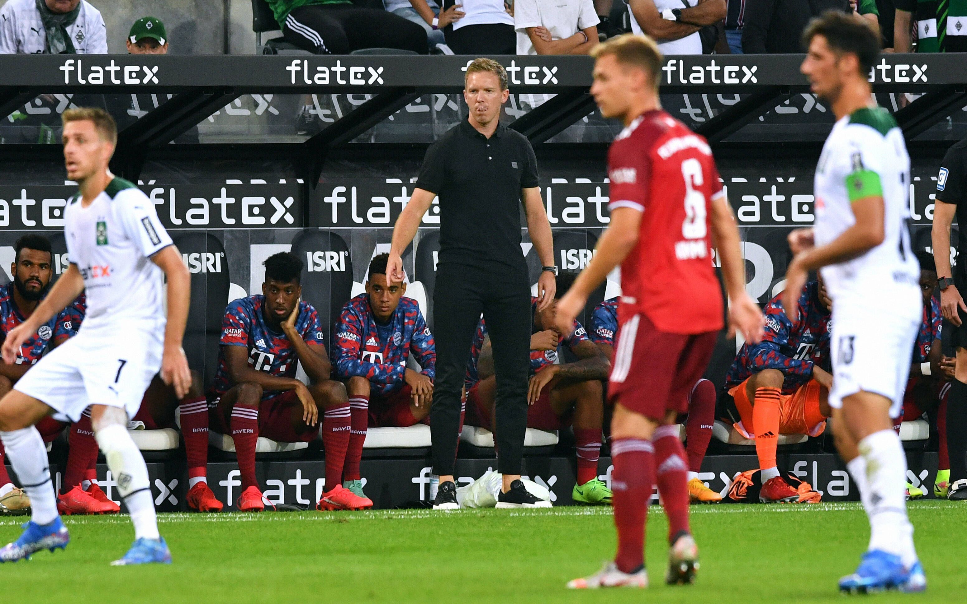 Julian Nagelsmann, Trainer des FC Bayern München, beim Bundesliga-Spiel gegen Borussia Mönchengladbach am 13. August 2021 im Borussia-Park.
