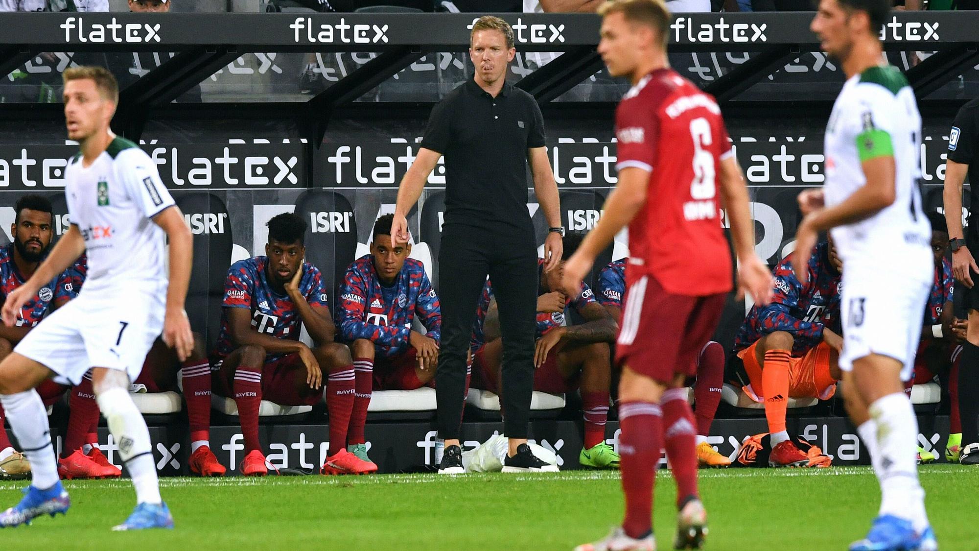 Julian Nagelsmann, Trainer des FC Bayern München, beim Bundesliga-Spiel gegen Borussia Mönchengladbach am 13. August 2021 im Borussia-Park.