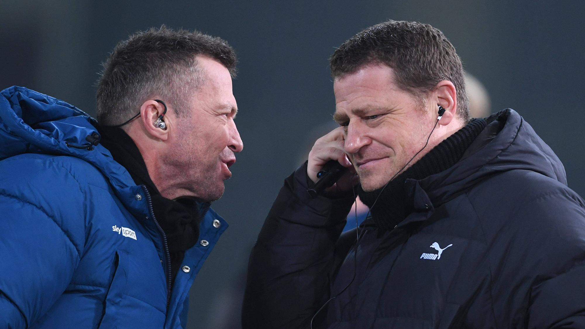 Weltmeister und TV-Experte Lothar Matthäus im Gespräch mit Ex-Gladbach-Manager Max Eberl im Borussia-Park. Dieses Foto stammt vom 15. Januar 2022. Eberl lächelt während Matthäus zu ihm spricht.