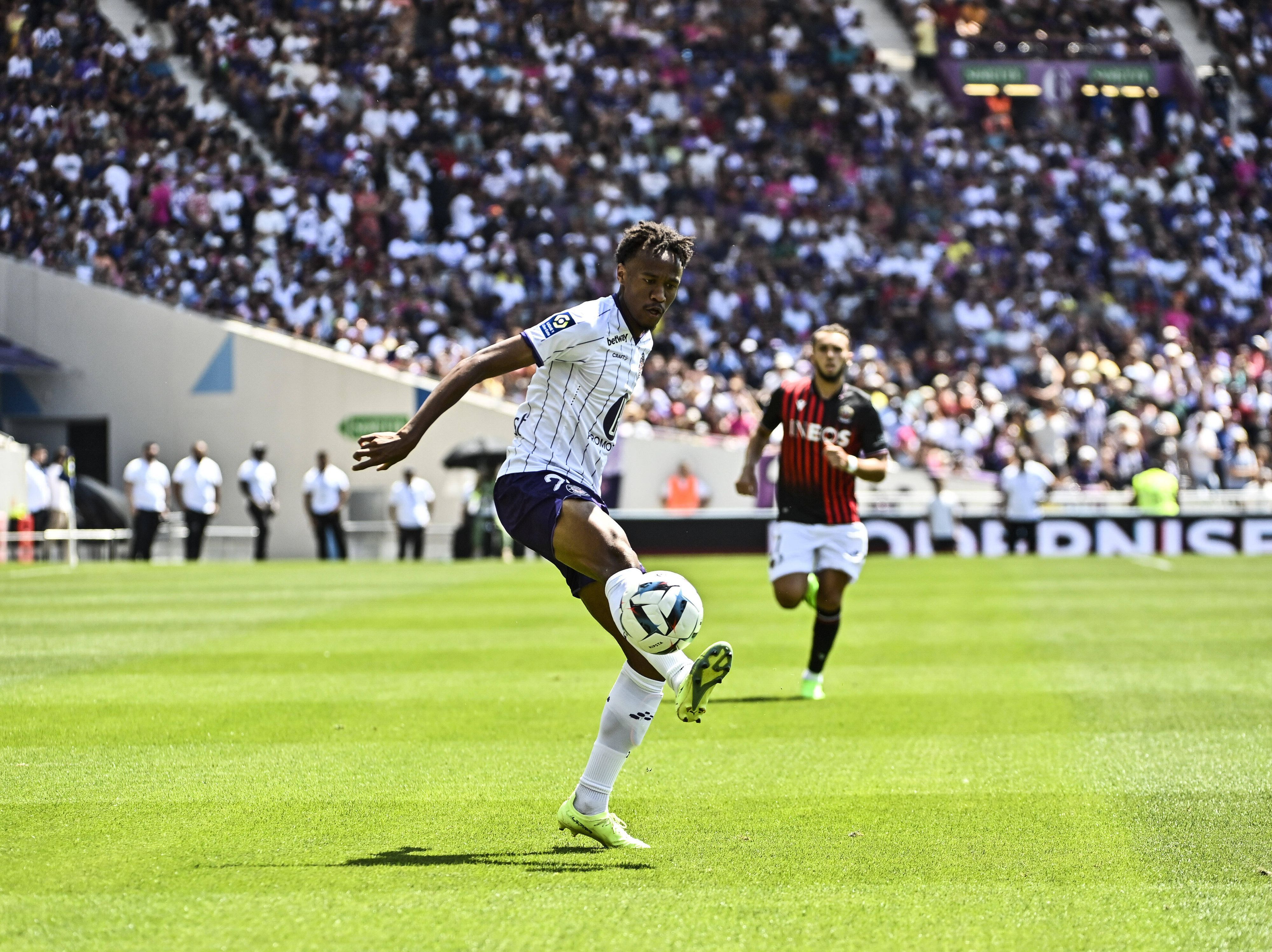 Nathan N'Goumou , hier am 7. August 2022 beim Spiel zwischen Toulouse und Nizza, ist seit Dienstag (30. August) offiziell Spieler von Borussia Mönchengladbach.