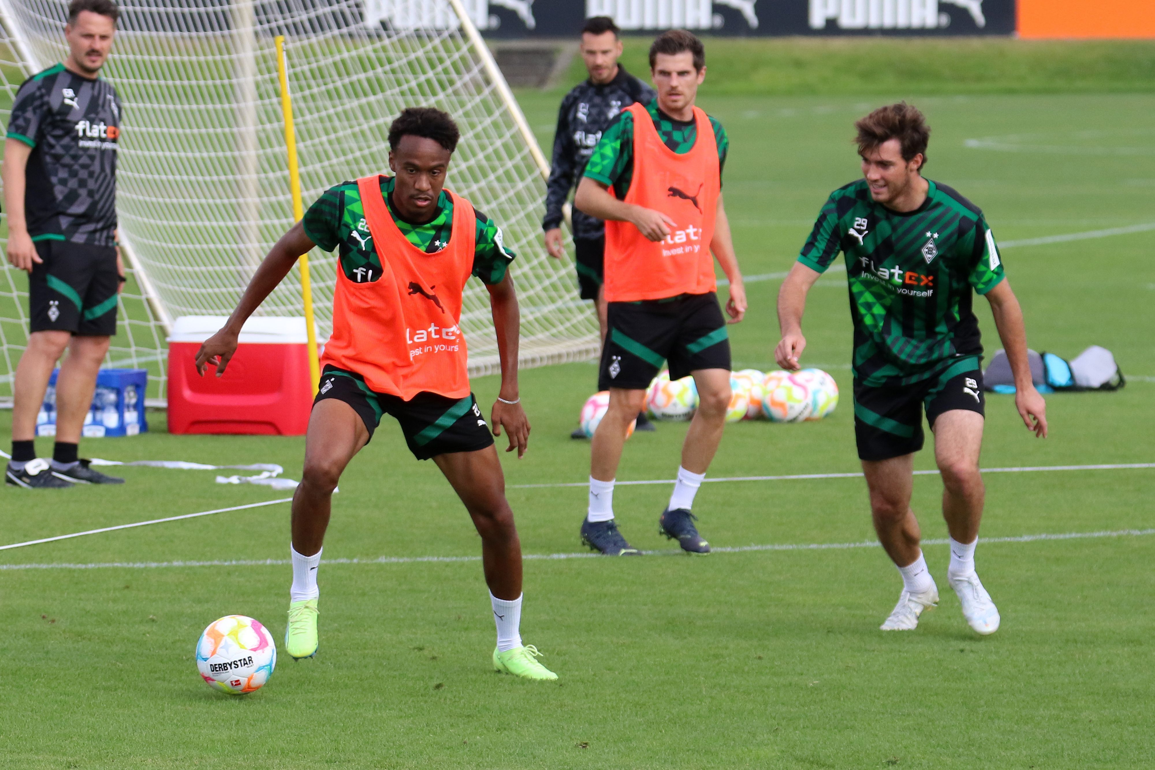 Neuzugang Nathan N'Goumou hat am Mittwoch (31. August 2022) erstmals mit seinen neuen Teamkollegen von Borussia Mönchengladbach trainiert.