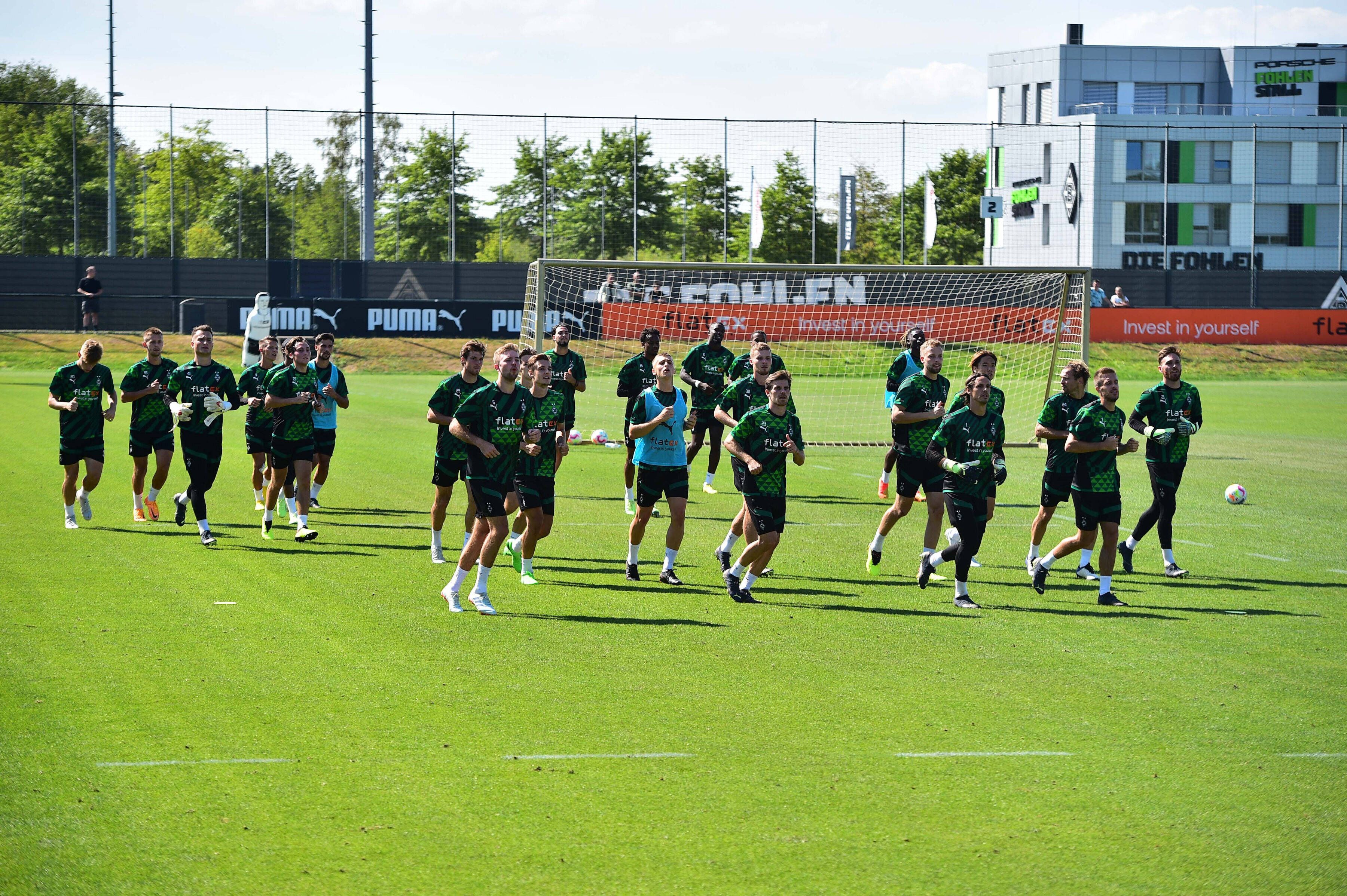Das Team von Borussia Mönchengladbach am 1. September 2022 beim Training auf dem Trainingsplatz im Borussia-Park.