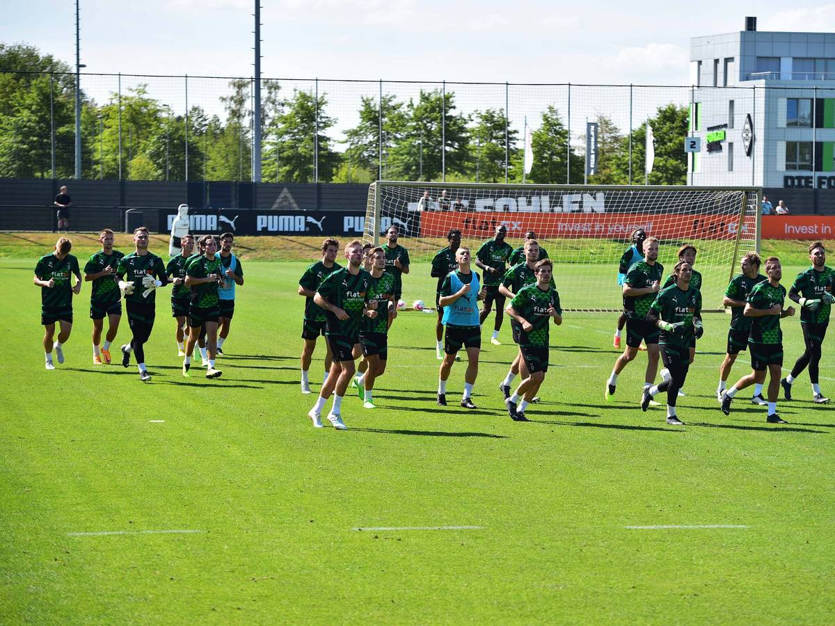 Das Team von Borussia Mönchengladbach am 1. September 2022 beim Training auf dem Trainingsplatz im Borussia-Park.