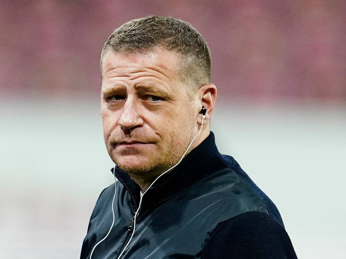 Max Eberl, Ex-Manager von Borussia Mönchengladbach, soll bald sein neues Amt bei RB Leipzig antreten. Zuvor müssen die Sachsen sich aber mit den Fohlen auf eine Ablösesumme einigen. Das Foto zeigt Eberl am 5. November 2021 beim Auswärtsspiel zwischen Gladbach und Mainz i der Mewa Arena.