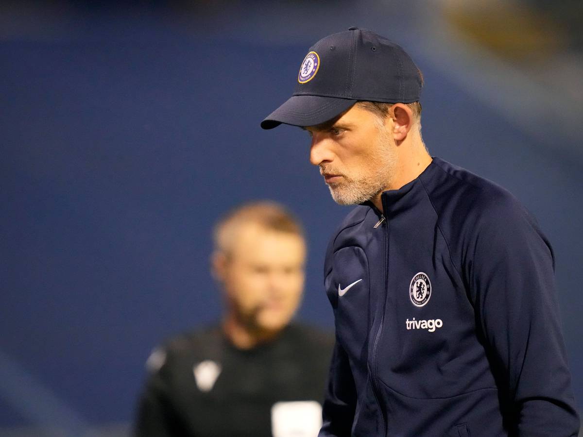 Thomas Tuchel geht nach der Niederlage des FC Chelsea in der Champions League den Platz
