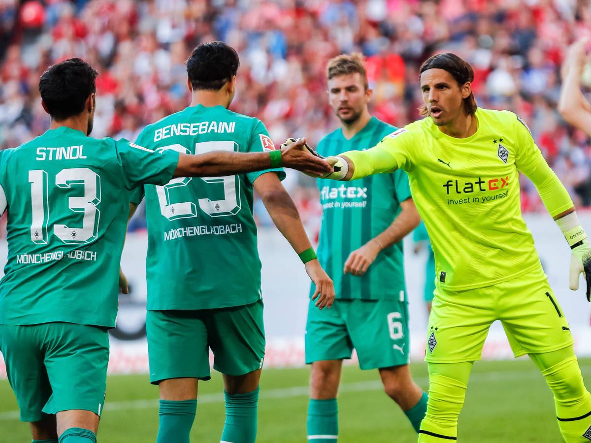 Lars Stindl (l.) und Yann Sommer (r.) während der Partie gegen den SC Freiburg am 11. September 2022.
