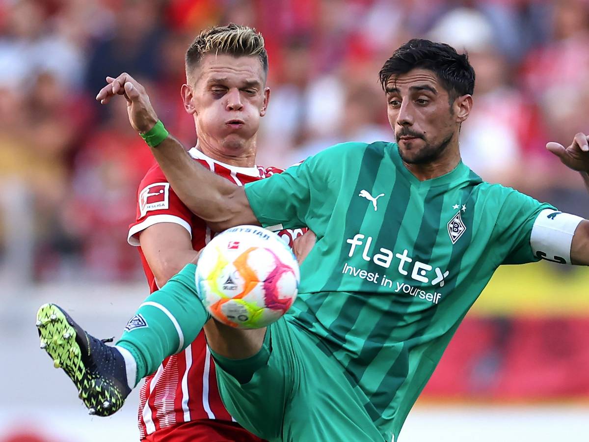 Am Sonntag (11. September 2022) hat Borussia Mönchengladbach 0:0 beim SC Freiburg gespielt. Das Foto zeigt Fohlen-Kapitän Lars Stindl (l.) im Duell mit Ex-Borusse Matthias Ginter.