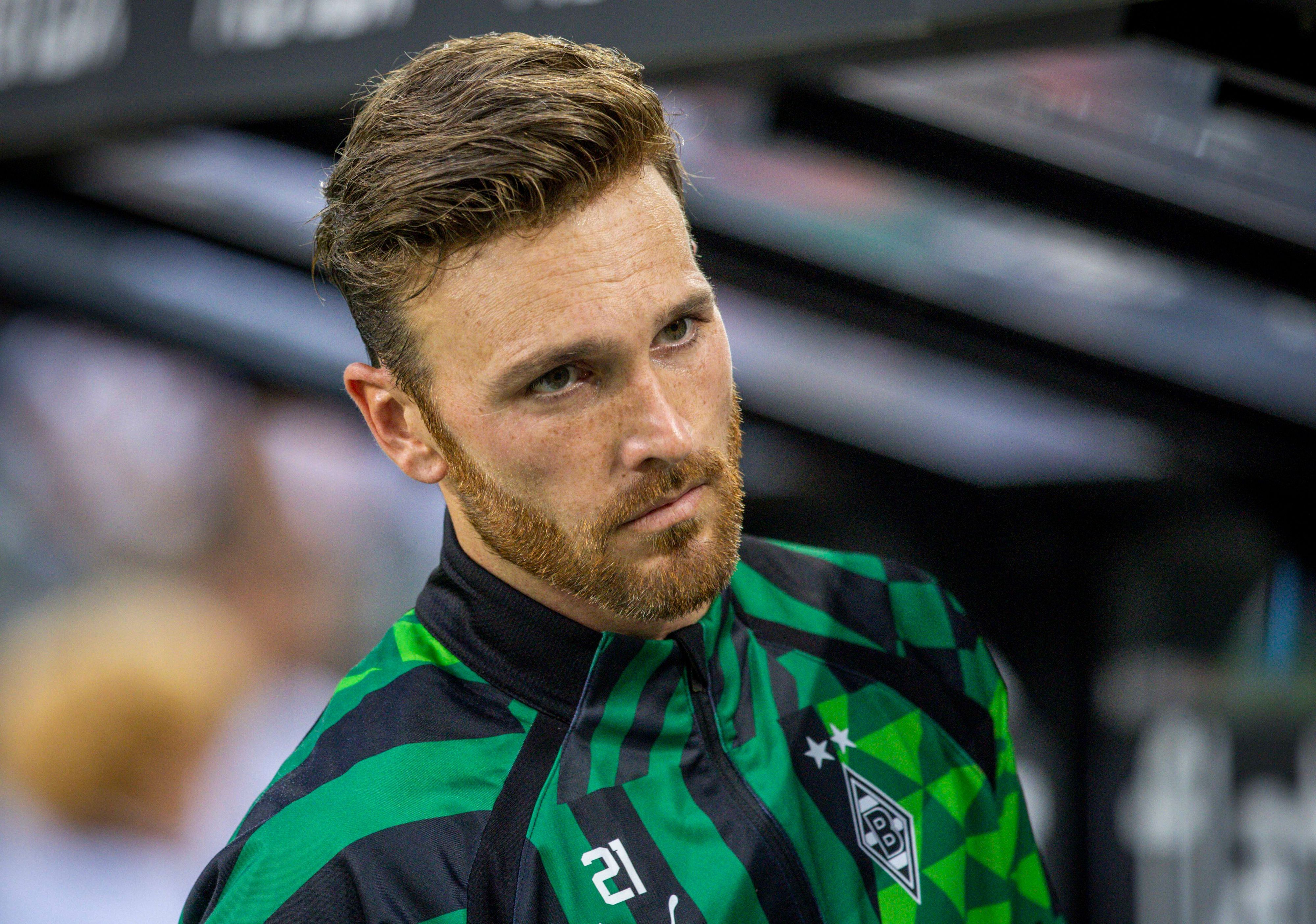 Tobias Sippel, Torwart von Borussia Mönchengladbach, hat sich verletzt. Auf diesem Foto ist der Keeper am 19. August 2022 im Borussia-Park zu sehen. Sippel trägt einen Bart.
