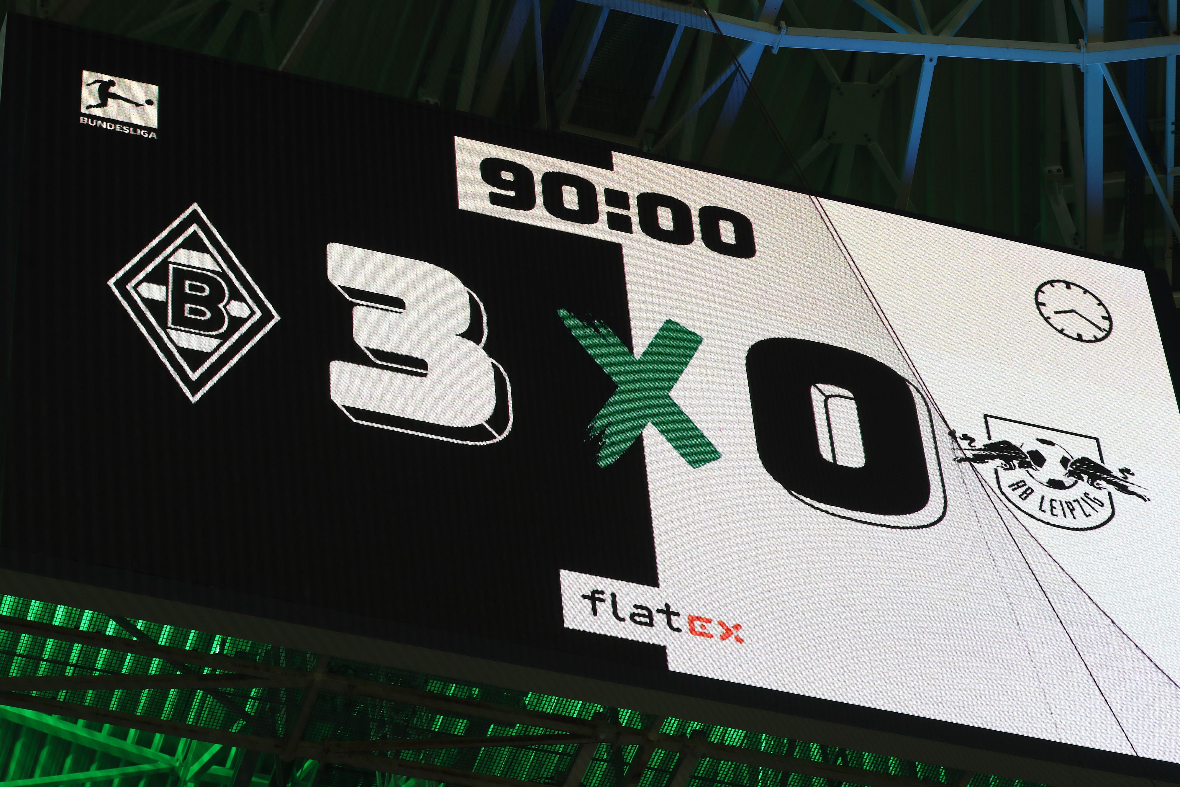 Die Anzeigetafel von Borussia Mönchengladbach zeigt das Endergebnis vom Bundesliga-Spiel gegen RB Leipzig am Samstag (18. September 2022) an.