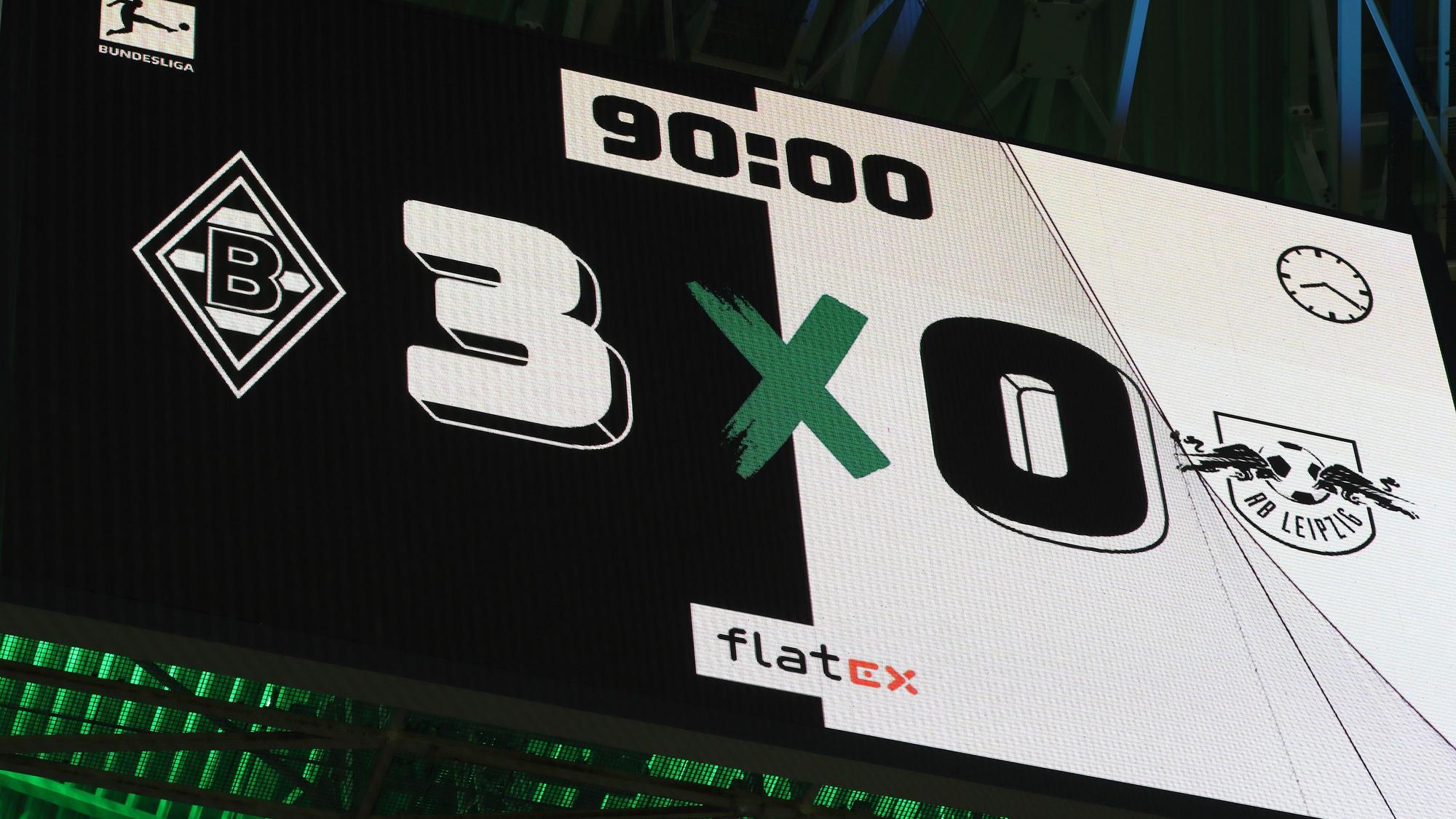 Die Anzeigetafel von Borussia Mönchengladbach zeigt das Endergebnis vom Bundesliga-Spiel gegen RB Leipzig am Samstag (18. September 2022) an.