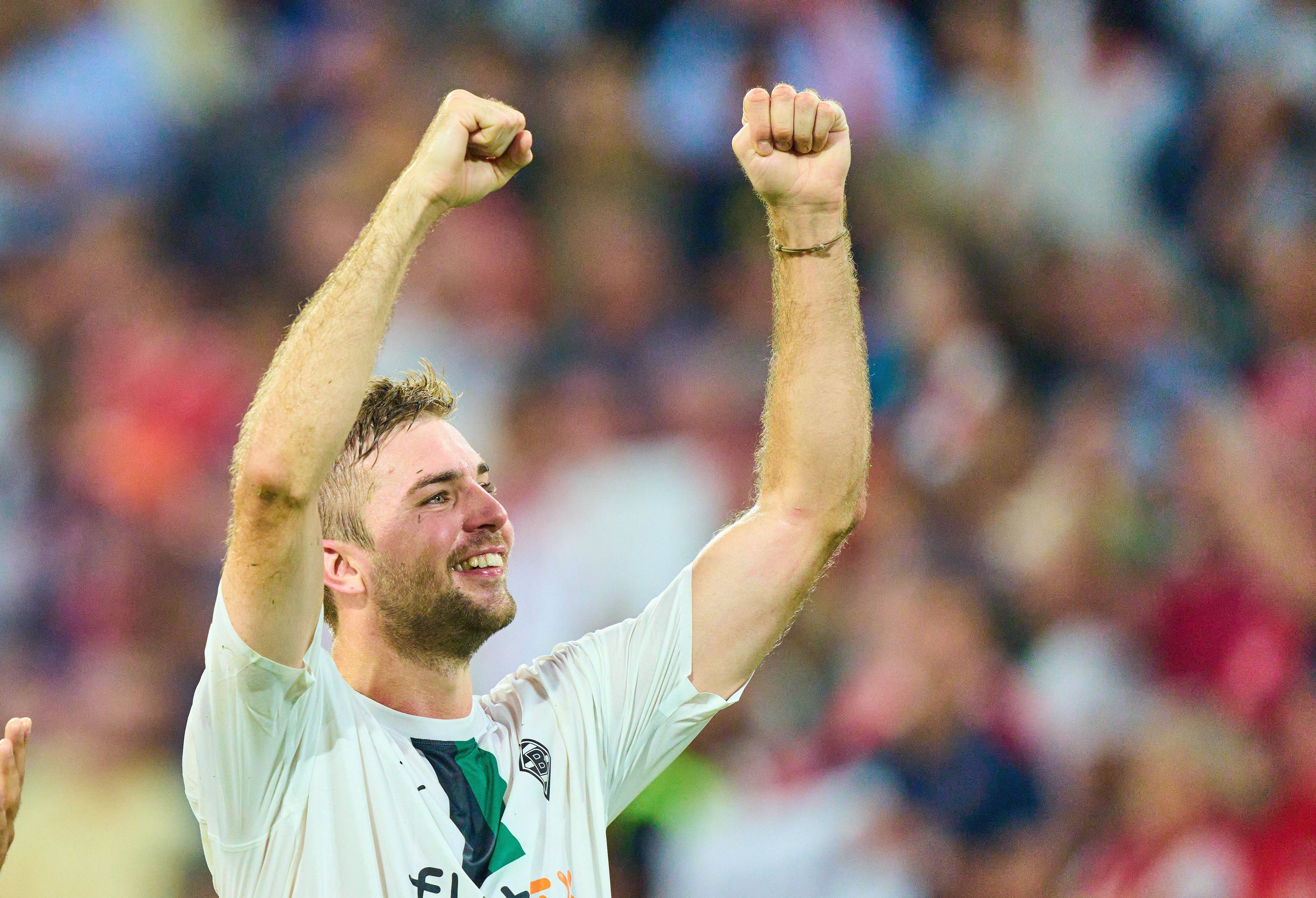 Christoph Kramer jubelt am 27. August 2022 über den Punktgewinn von Borussia Mönchengladbach beim FC Bayern München. Nach dem Heimsieg gegen RB Leipzig feierte der Mittelfeldspieler auf dem Oktoberfest.