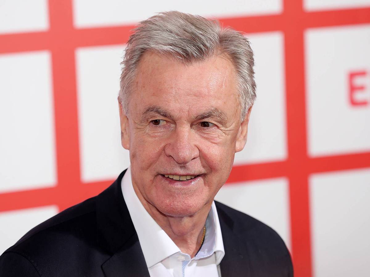 Ottmar Hitzfeld, ehemaliger Trainer und Vorbild von Gladbach-Coach Daniel Farke, hat den Trainer von Borussia Mönchengladbach nun gelobt. Das Foto zeigt ihn bei einer Gala am 21. August 2017.
