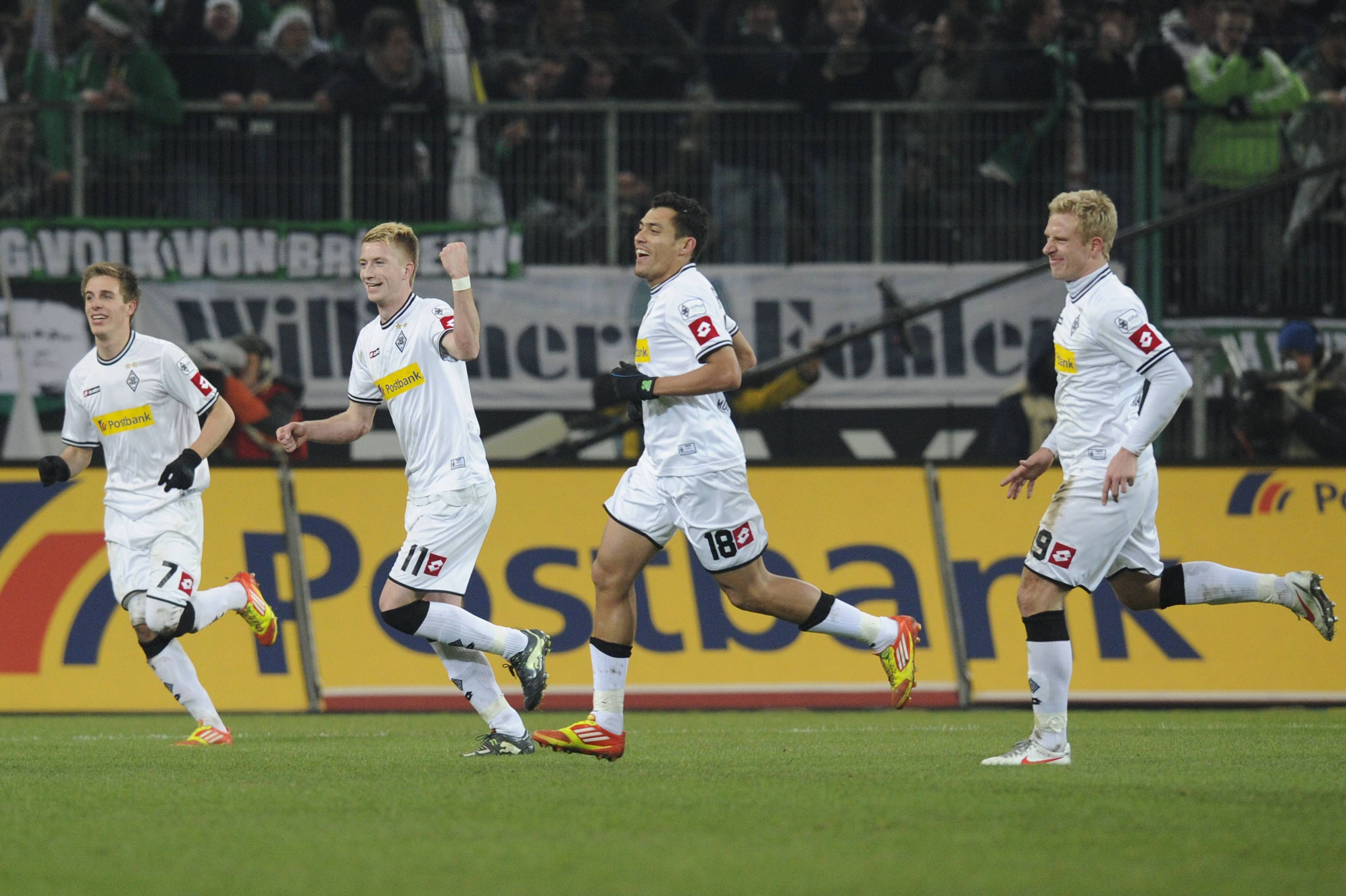 Die „Fanta 4“ im Borussia-Park: Patrick Herrmann (l.), Marco Reus (2.v.l.), Juan Arango (2.v.r.) und Mike Hanke (r.) bejubeln am 11. Februar 2012 einen Gladbach-Sieg (3:0) in der Bundesliga gegen Schalke 04. Herrmann ist der letzte von diesen Spielern, der noch in Gladbach spielt.