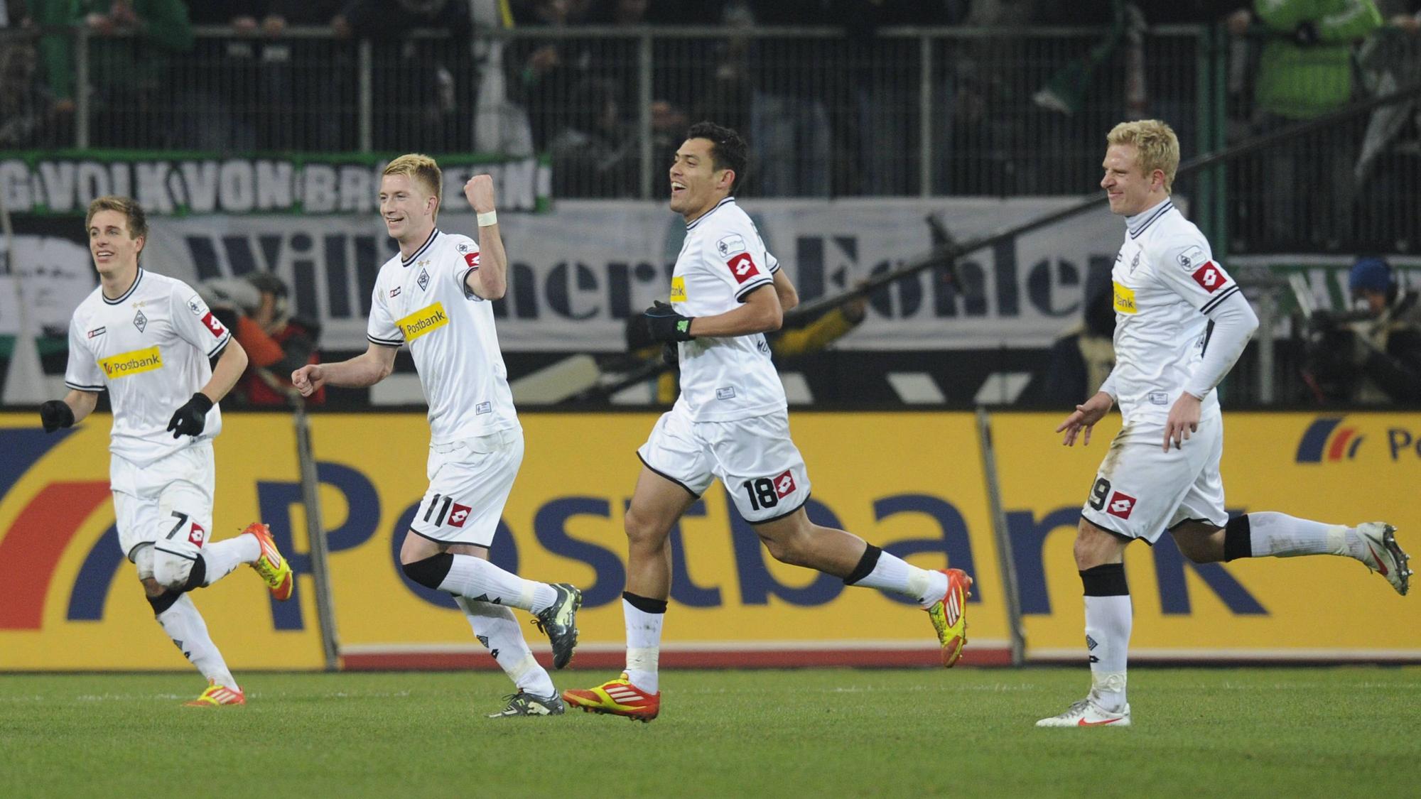 Die „Fanta 4“ im Borussia-Park: Patrick Herrmann (l.), Marco Reus (2.v.l.), Juan Arango (2.v.r.) und Mike Hanke (r.) bejubeln am 11. Februar 2012 einen Gladbach-Sieg (3:0) in der Bundesliga gegen Schalke 04. Herrmann ist der letzte von diesen Spielern, der noch in Gladbach spielt.