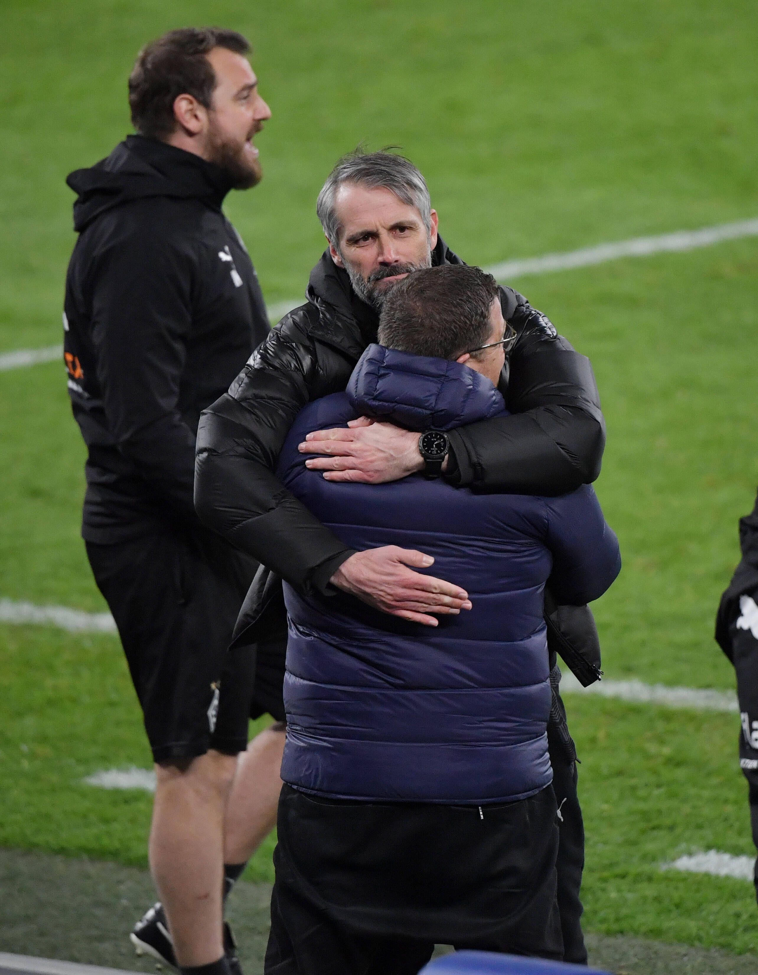 Ziemlich beste Freunde? Marco Rose, Ex-Coach von Borussia Mönchengladbach, und Max Eberl, Ex-Manager der Fohlen, werden bei RB Leipzig wieder zusammenarbeiten. Das Foto zeigt beide noch in Diensten des VfL beim Jubel am 20. Februar 2021.