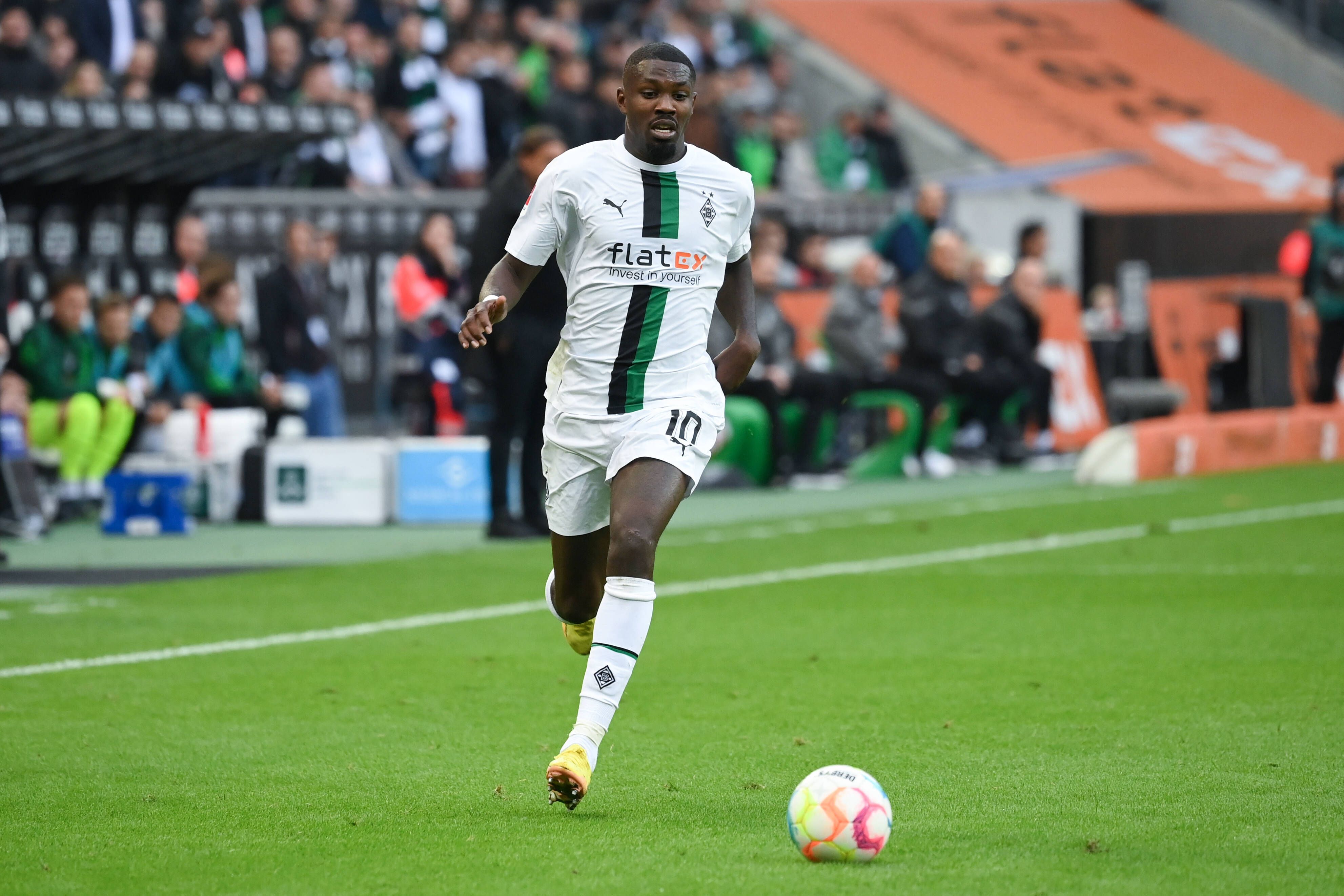 Gladbach-Stürmer Marcus Thuram im Vollsprint. Hier zu sehen am 17. September 2022 während des Bundesliga-Topspiels gegen RB Leipzig im Borussia-Park.