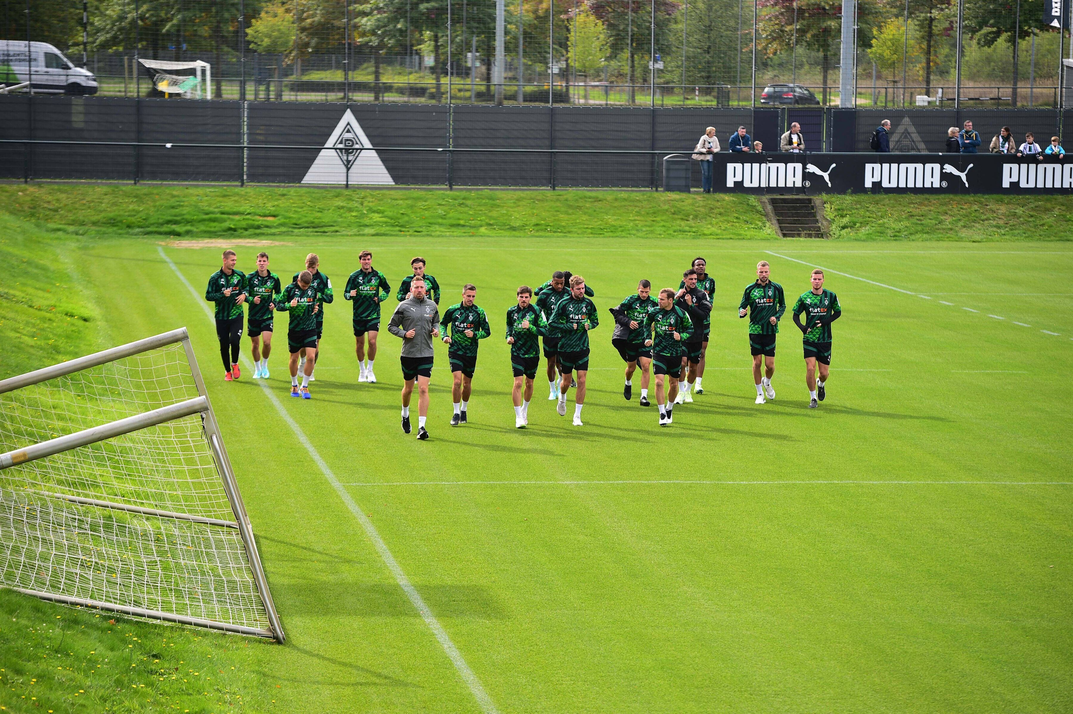 Lockeres Auslaufen der Profis von Borussia Mönchengladbach am Borussia-Park nach dem 1:5 bei Werder Bremen am 1. Oktober 2022.