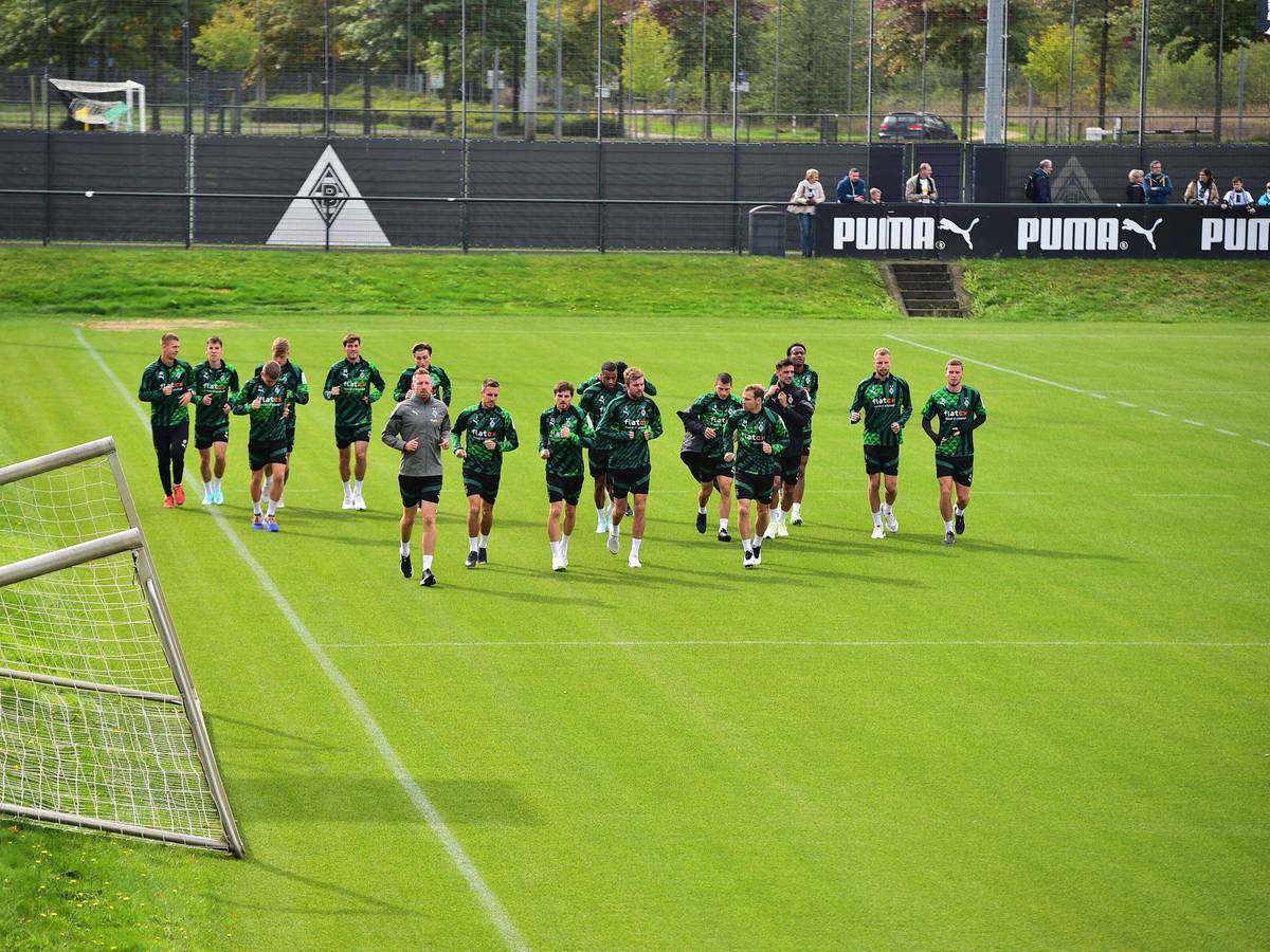 Lockeres Auslaufen der Profis von Borussia Mönchengladbach am Borussia-Park nach dem 1:5 bei Werder Bremen am 1. Oktober 2022.