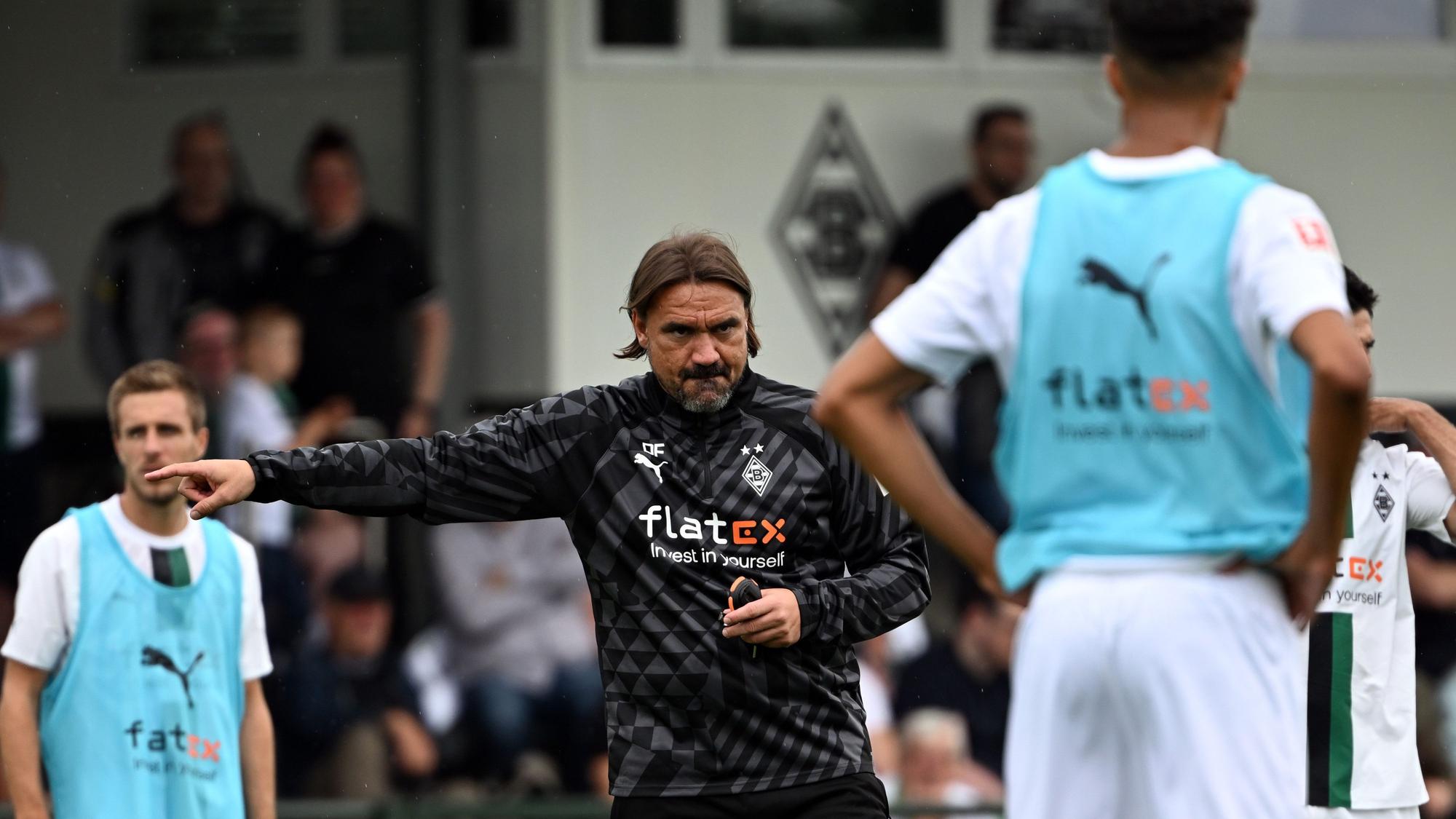 Daniel Farke leitet sein erstes Training als Trainer von Borussia Mönchengladbach am 26. Juni 2022.