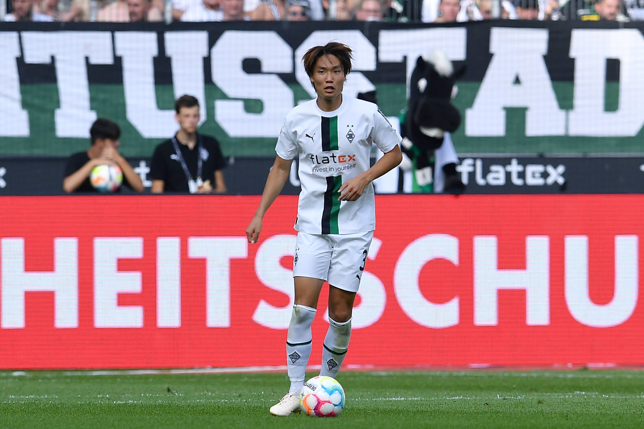 Ko Itakura in seinem dritten Heimspiel für Borussia Mönchengladbach am 4, September 2022 nach seinem Wechsel im Sommer 2022.
