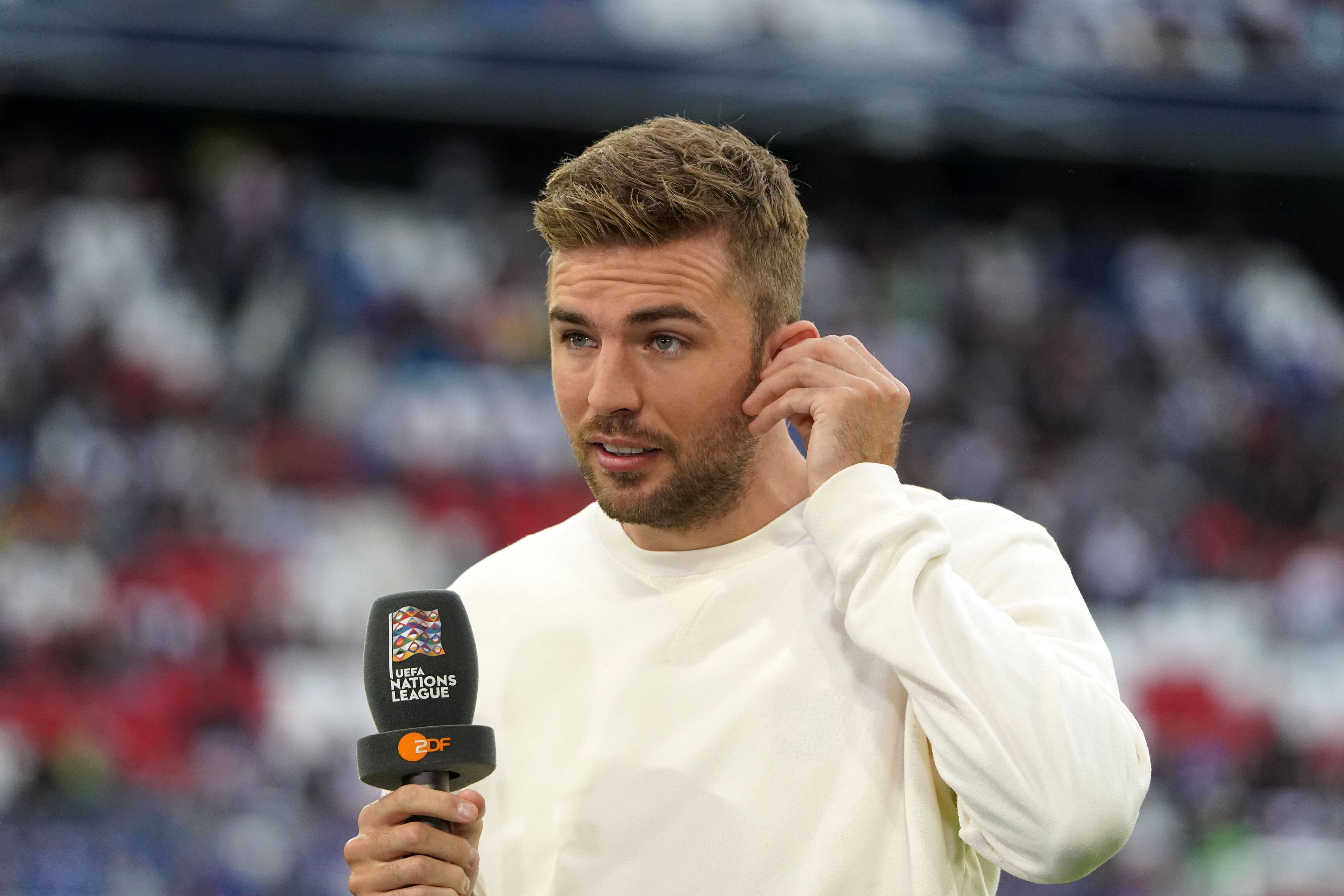 Christoph Kramer von Borussia Mönchengladbach wird bei der Winter-WM in Katar als TV-Experte dabei sein. Das Foto zeigt ihn am 7. Juni in gleicher Funktion bei einem Nations-League-Spiel.