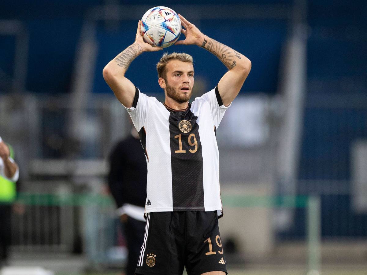 Jordan Beyer spielt für die Deutschlands U21-Auswahl im Länderspiel gegen Frankreich am 23. September 2022.