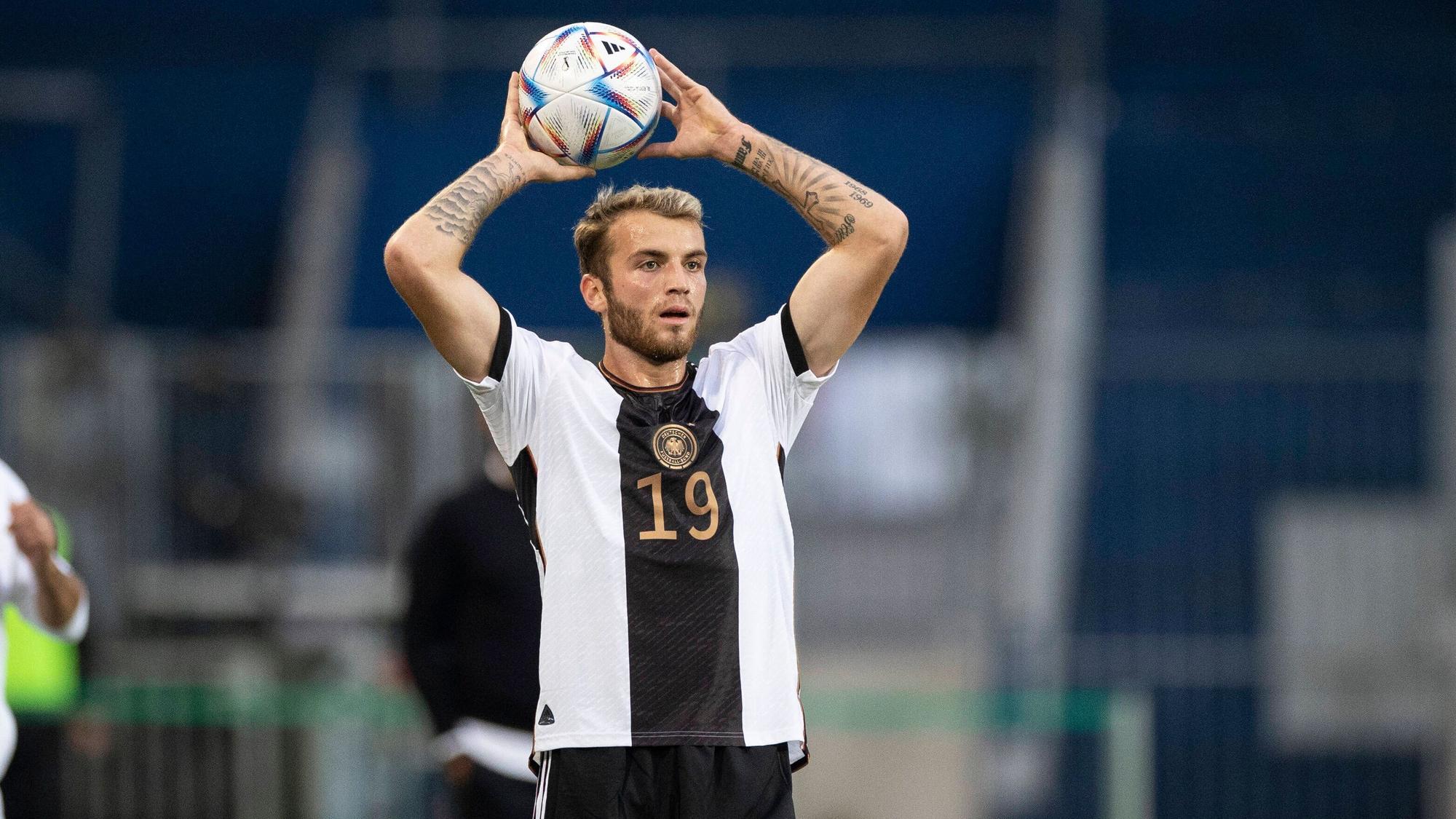 Jordan Beyer spielt für die Deutschlands U21-Auswahl im Länderspiel gegen Frankreich am 23. September 2022.