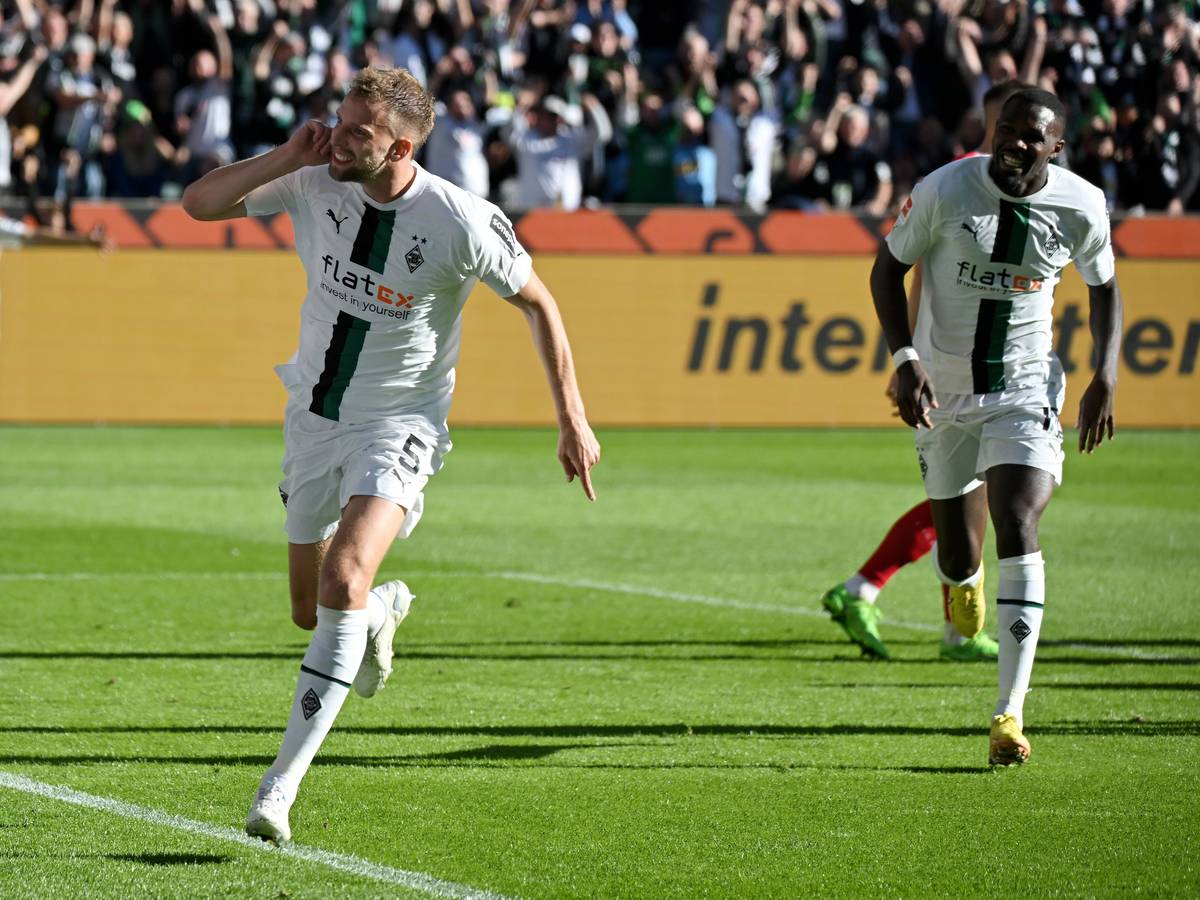 Am Sonntag (9. Oktober 2022) hat Borussia Mönchengladbach das Derby gegen den 1. FC Köln mit 5:2 gewonnen. Das Foto zeigt Gladbachs Marvin Friedrich nach dem Treffer zum 1:0 beim Torjubel.