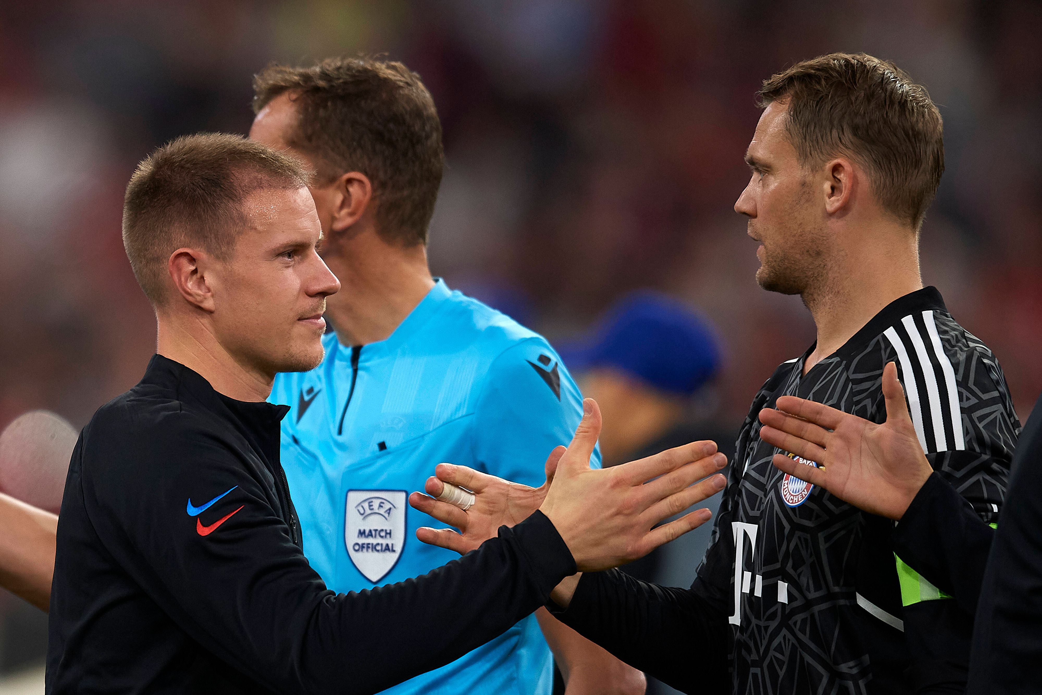 Marc-André ter Stegen (l.) in Deutschland: Der ehemalige Torhüter von Borussia Mönchengladbach spielte 13. September 2022 gegen den FC Bayern München und Manuel Neuer (r.).