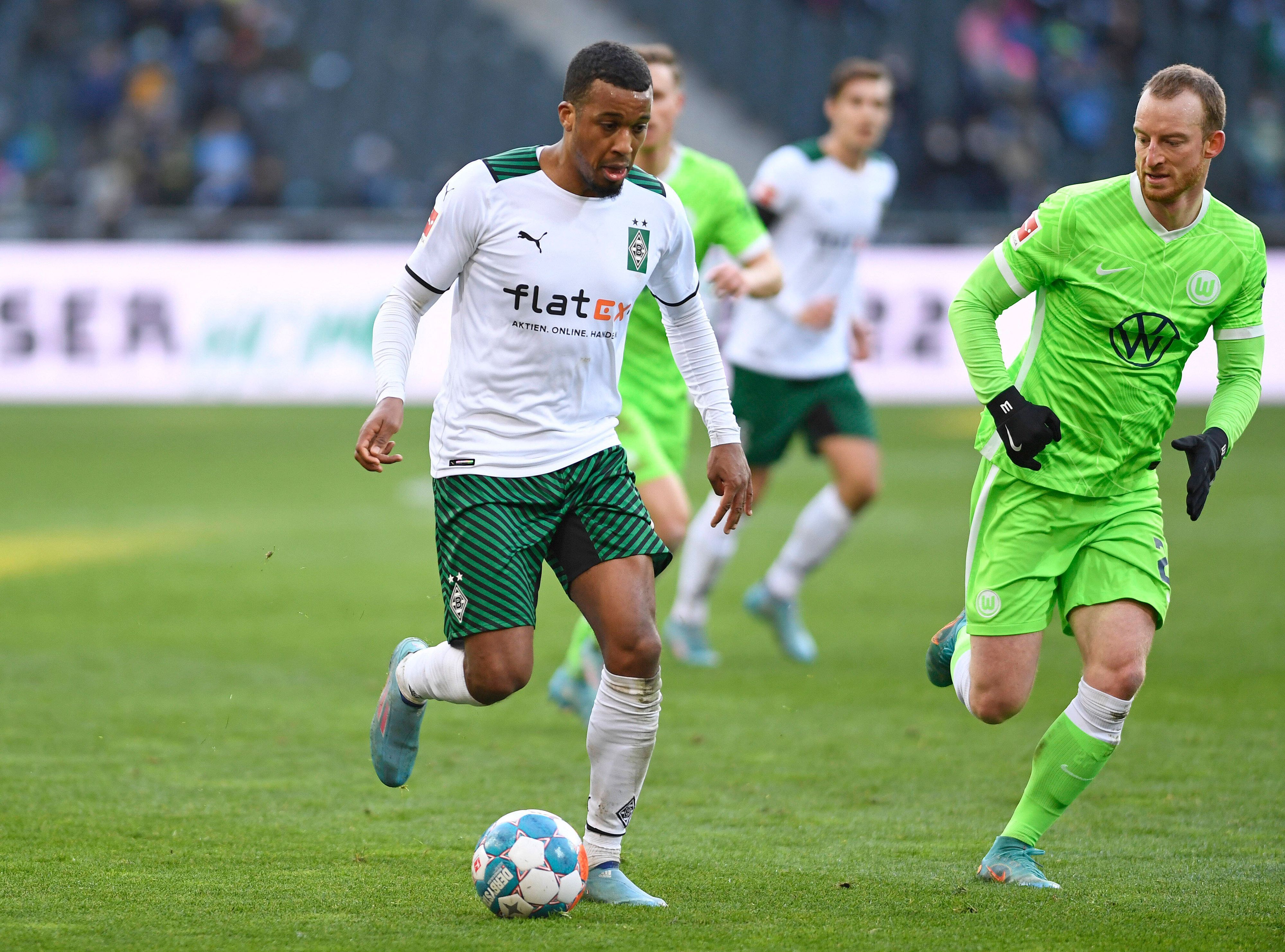 Alassane Plea, hier am 26. Februar 2022 beim Duell gegen den VfL Wolfsburg in der vergangenen Saison, könnte am Samstag (15. Oktober/15.30 Uhr) in der Autostadt wieder in die Startelf rücken.
