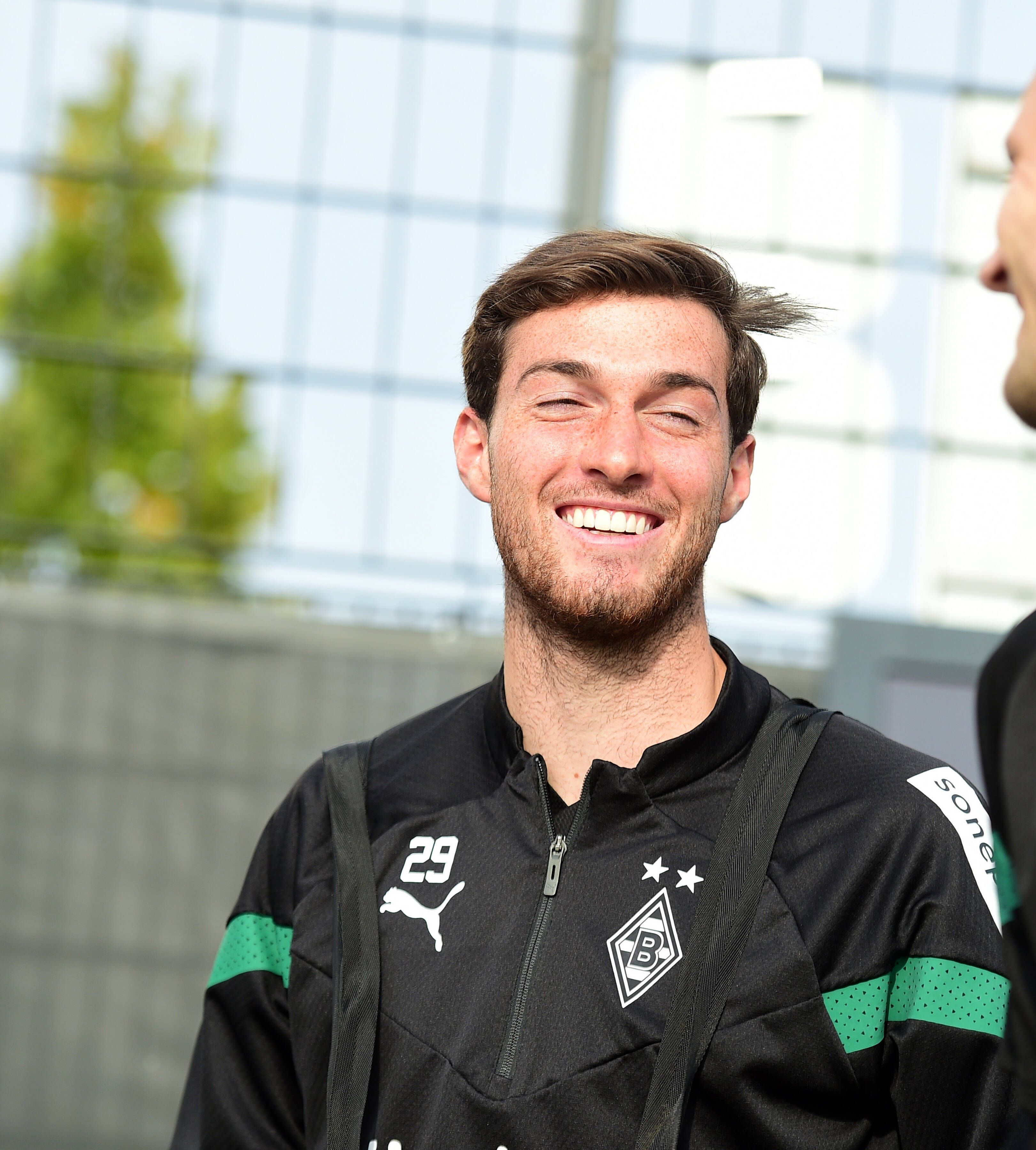 Joe Scally von Borussia Mönchengladbach hat in einem Interview über typisch deutsche Marotten gesprochen. Das Foto zeigt ihn am 12. Oktober 2022 beim Training auf dem Fohlenplatz.